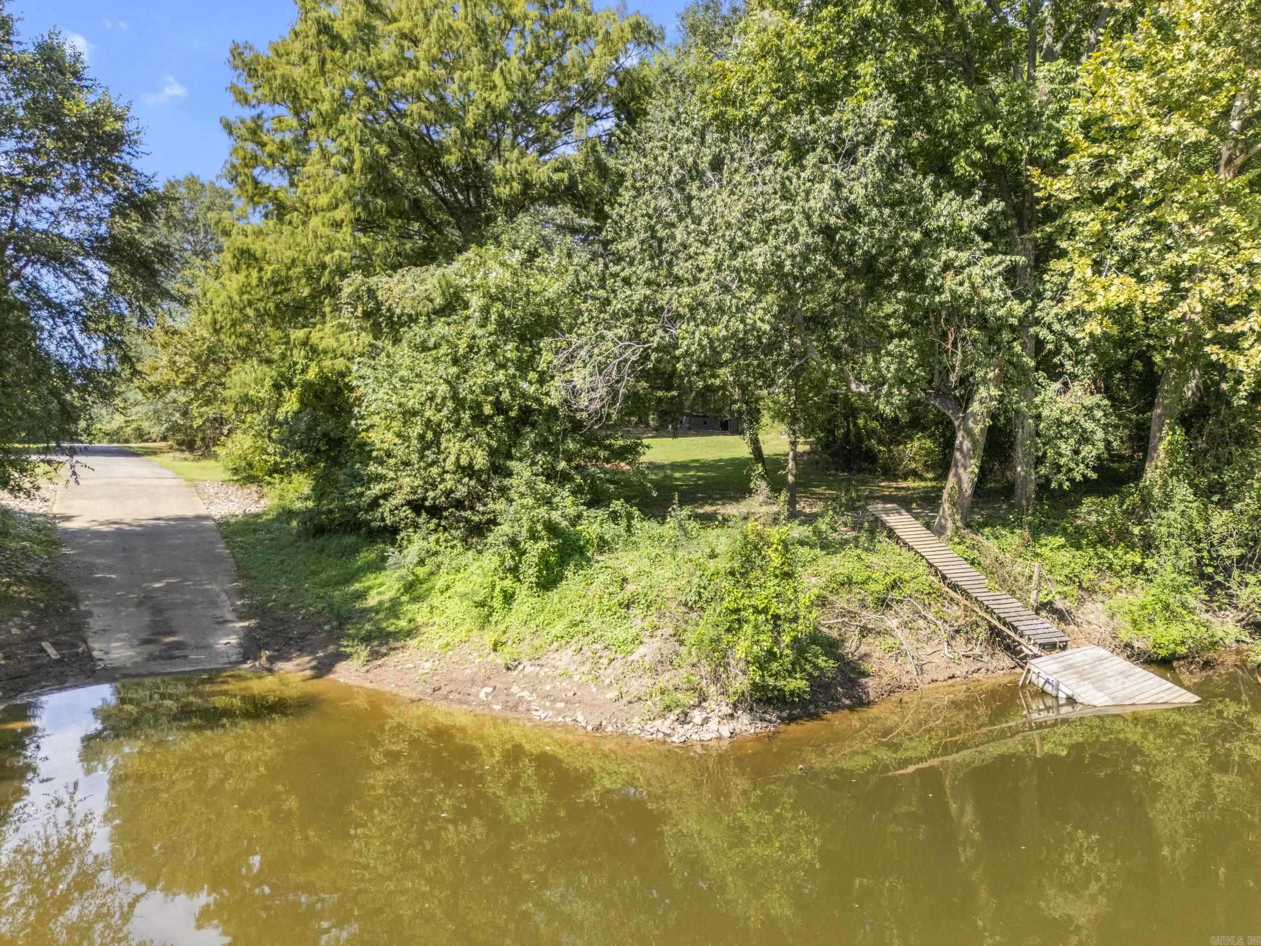 104 Landing  West Point, AR