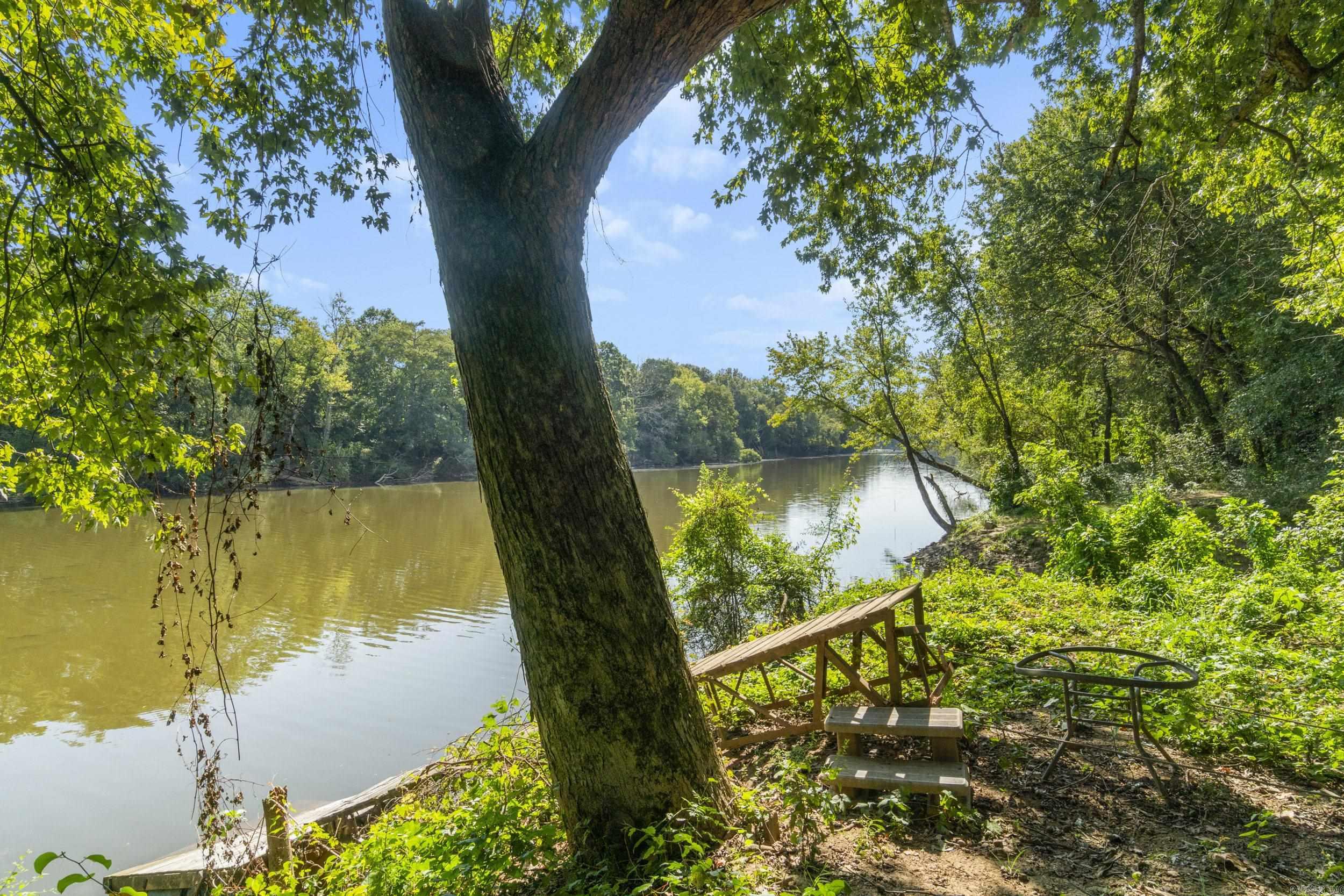 104 Landing  West Point, AR