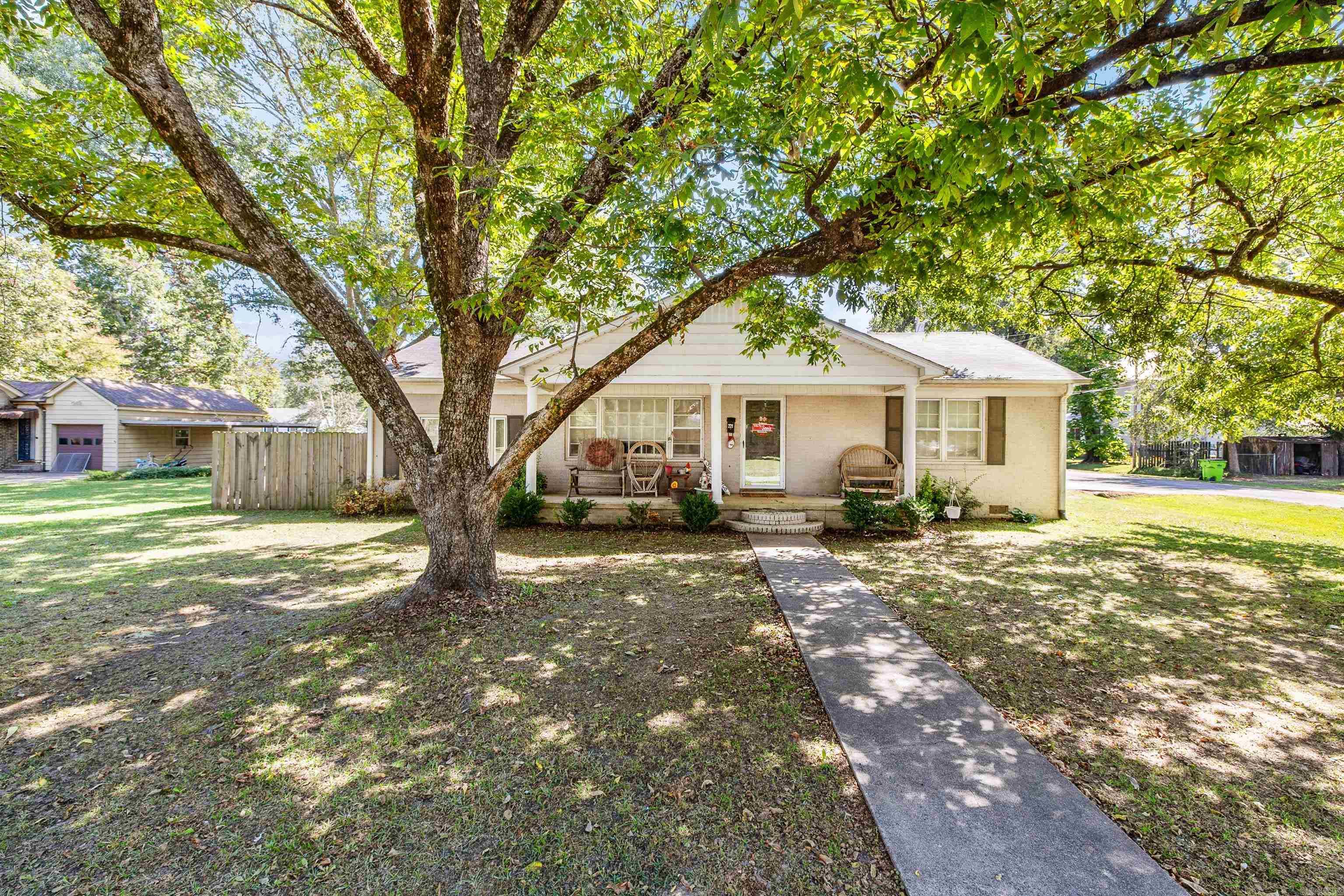 221 Adams  Lonoke, AR