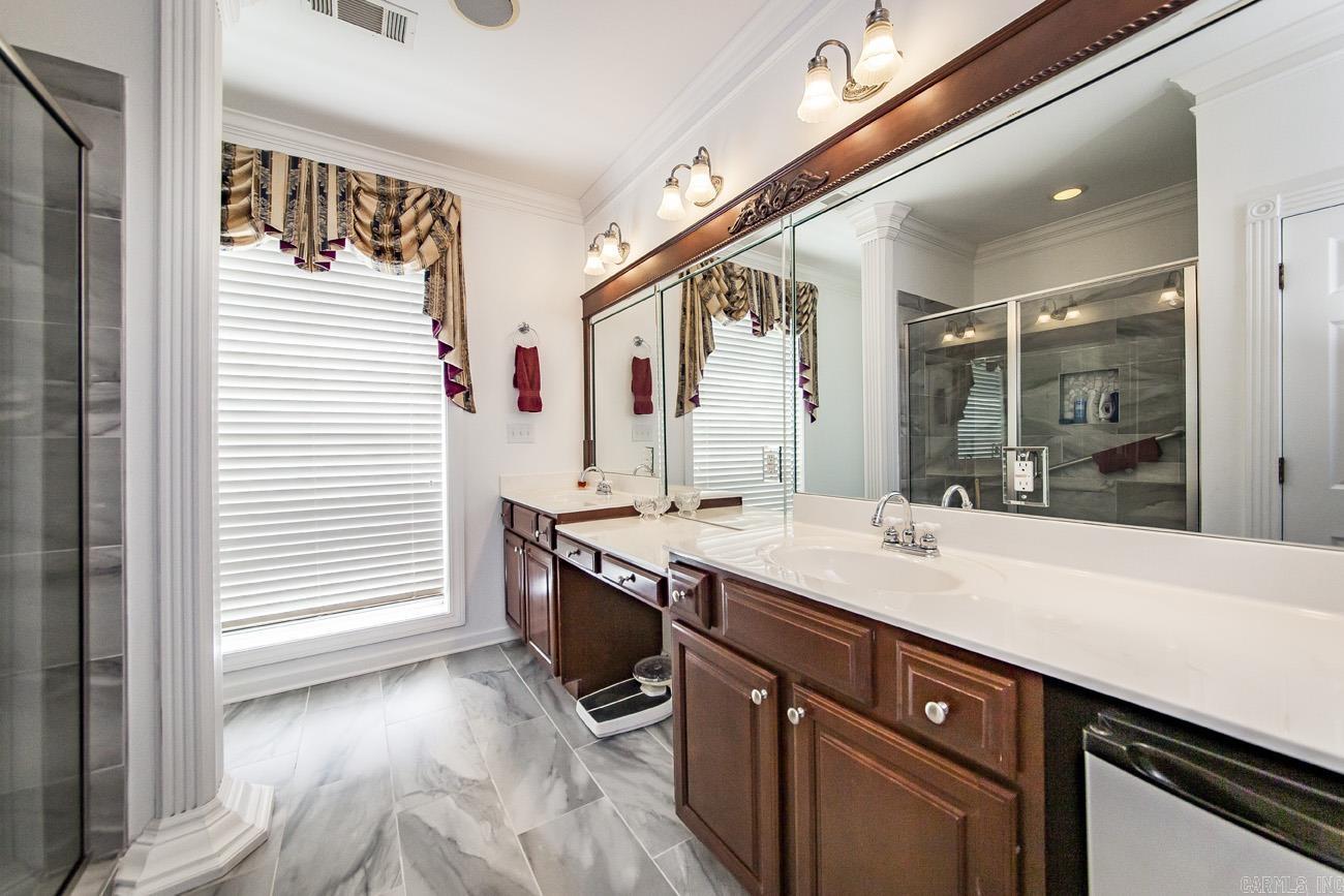 270 HICKORY HILLS DR.  Austin, AR