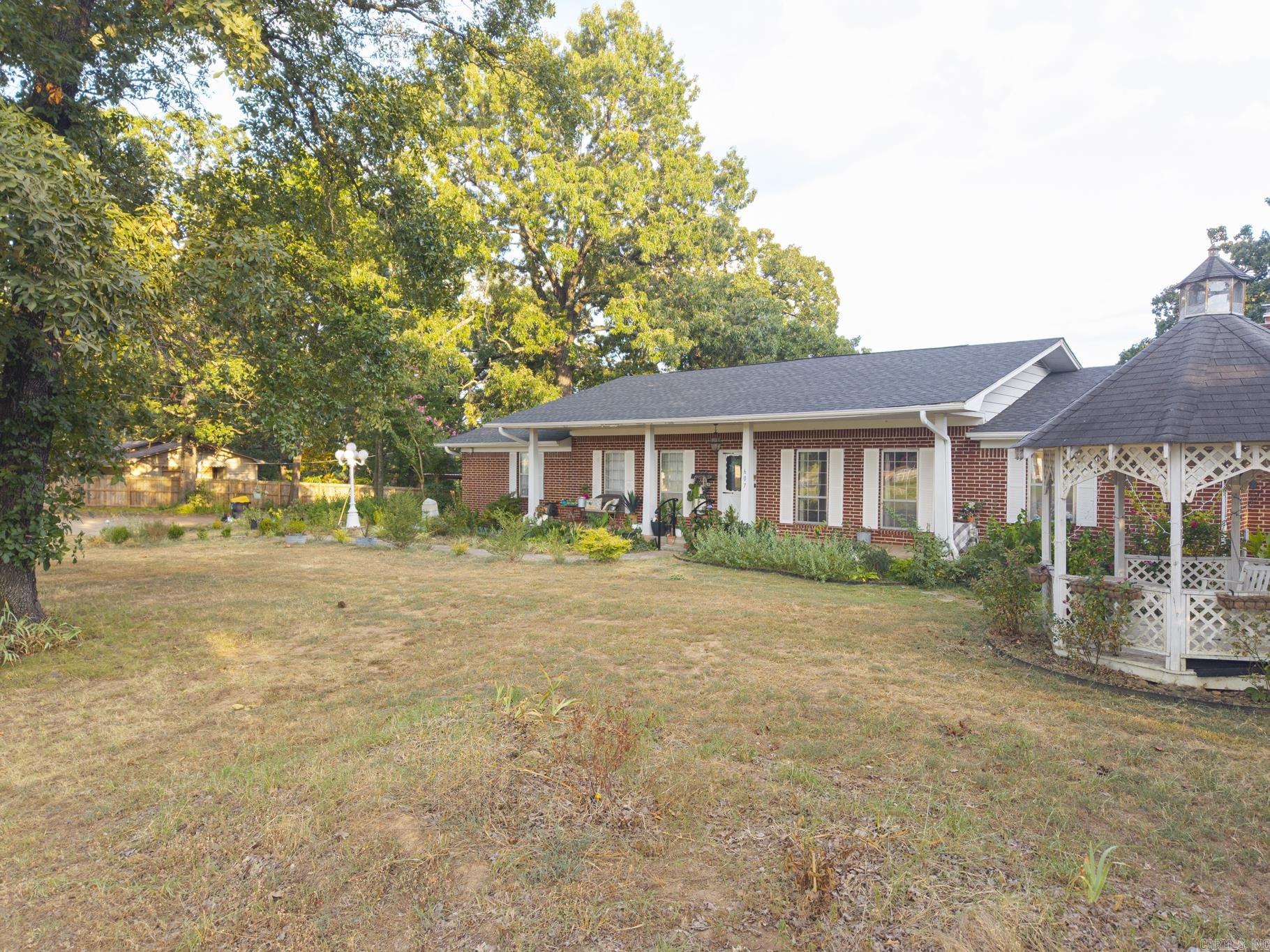 607 W Main  Charleston, AR