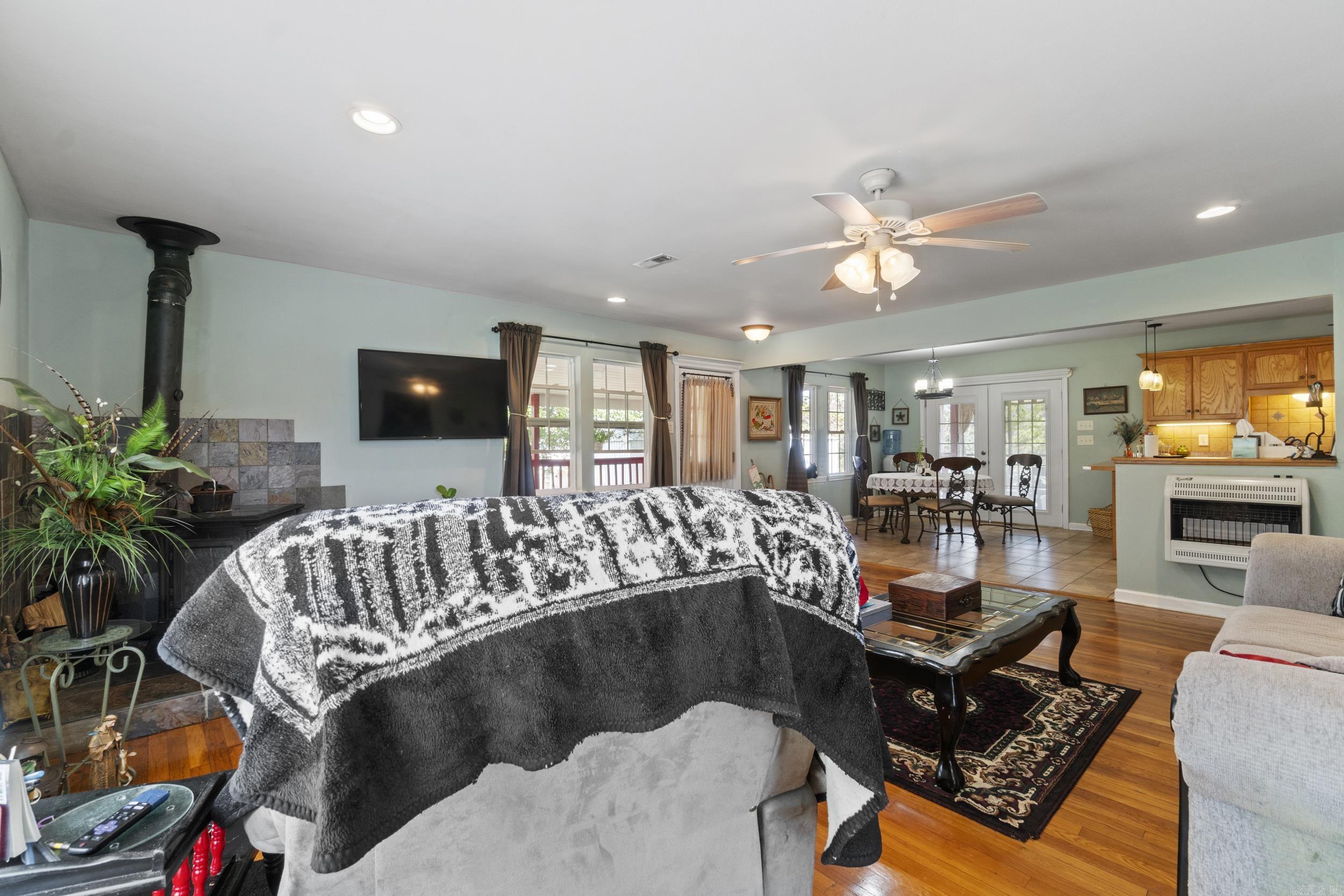 619 Valley View Rd.  Mount Vernon, AR