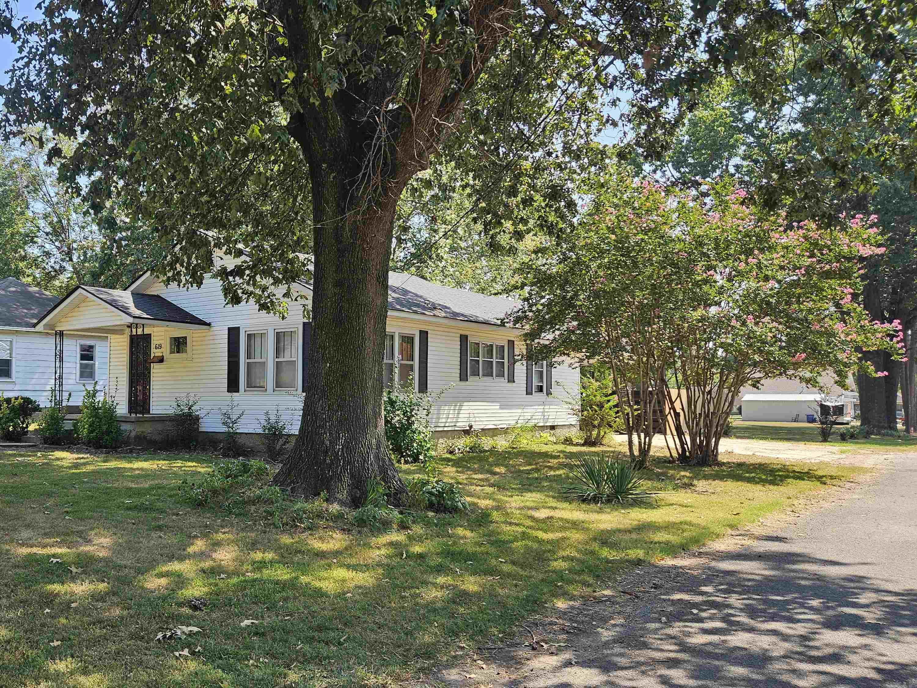 619 W 2Nd St Rector, AR 72461