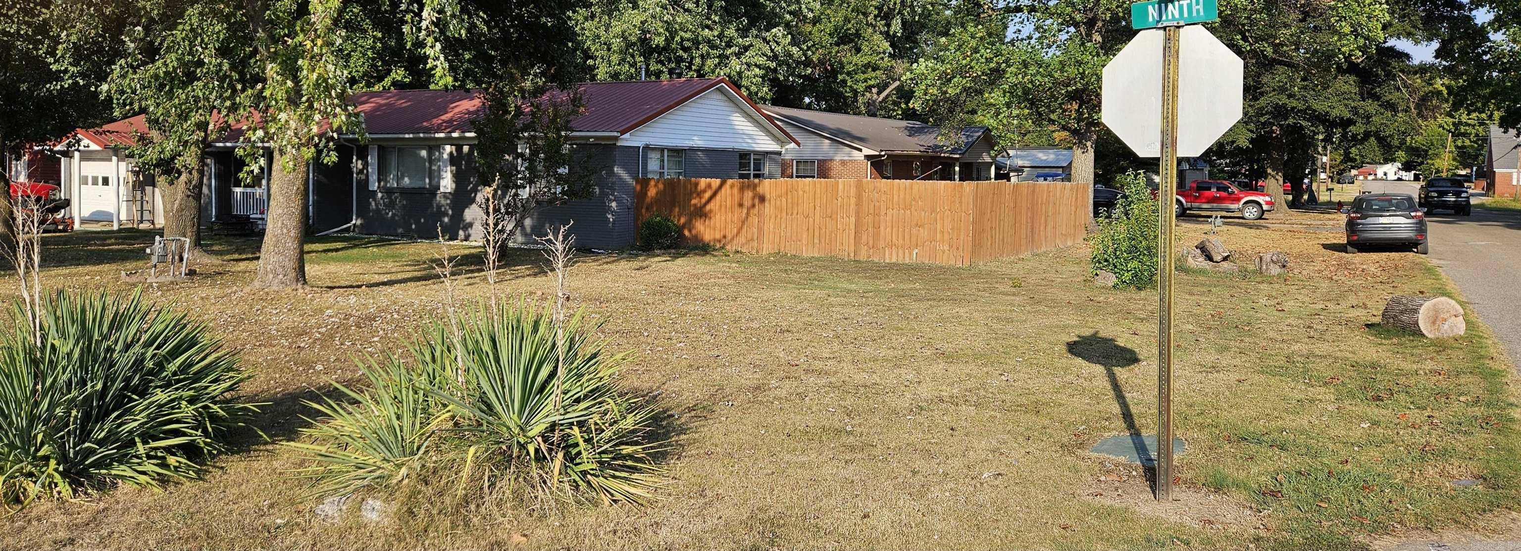 712 9th  Corning, AR
