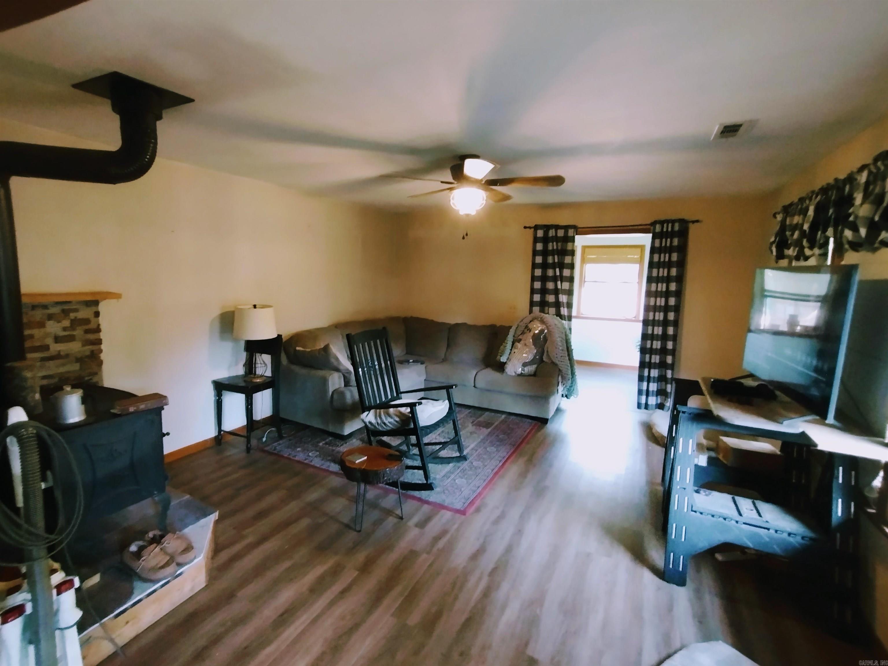218 Cochran RD Mountain View, AR 72560