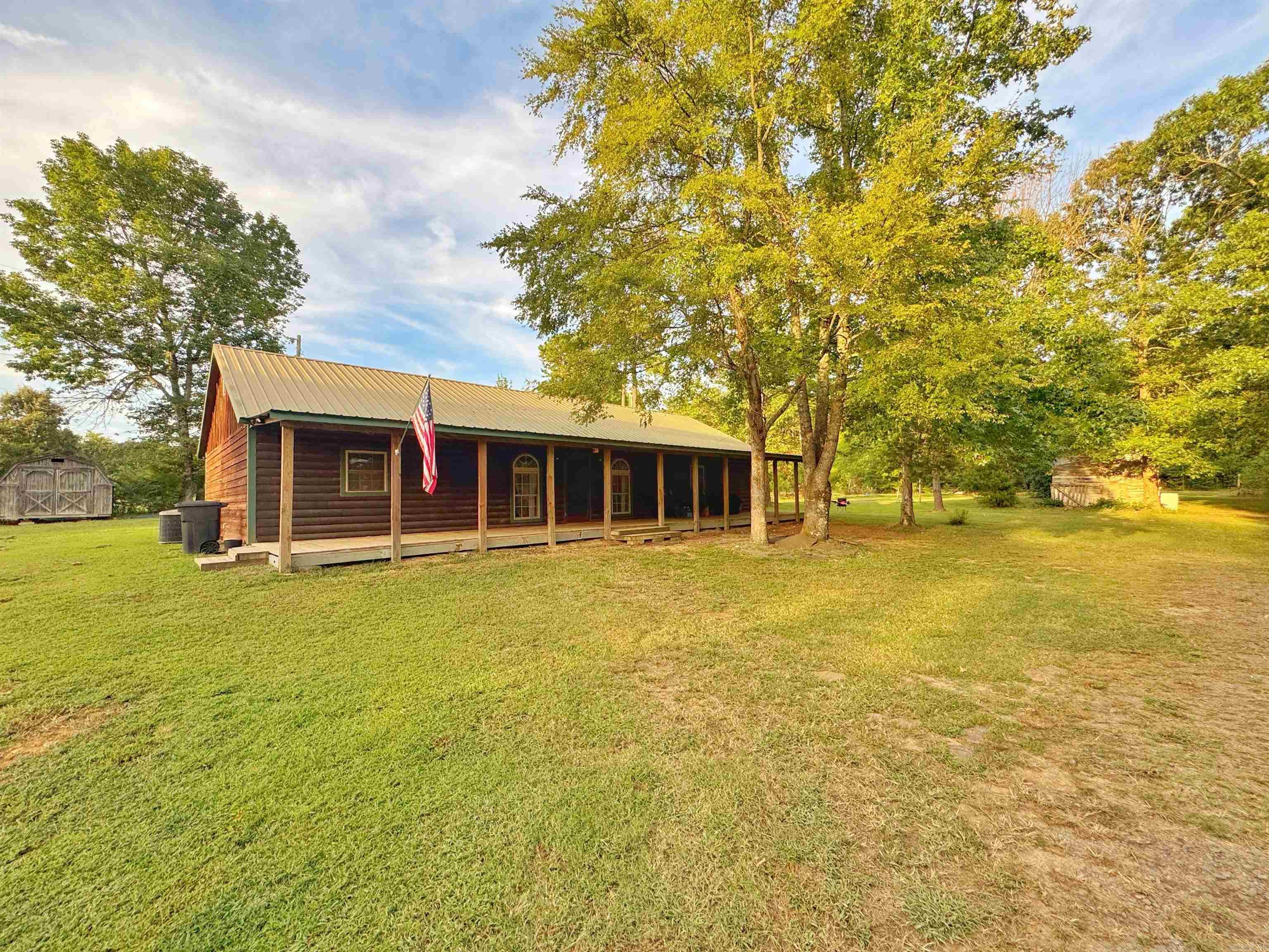 1057 Henderson  Clinton, AR