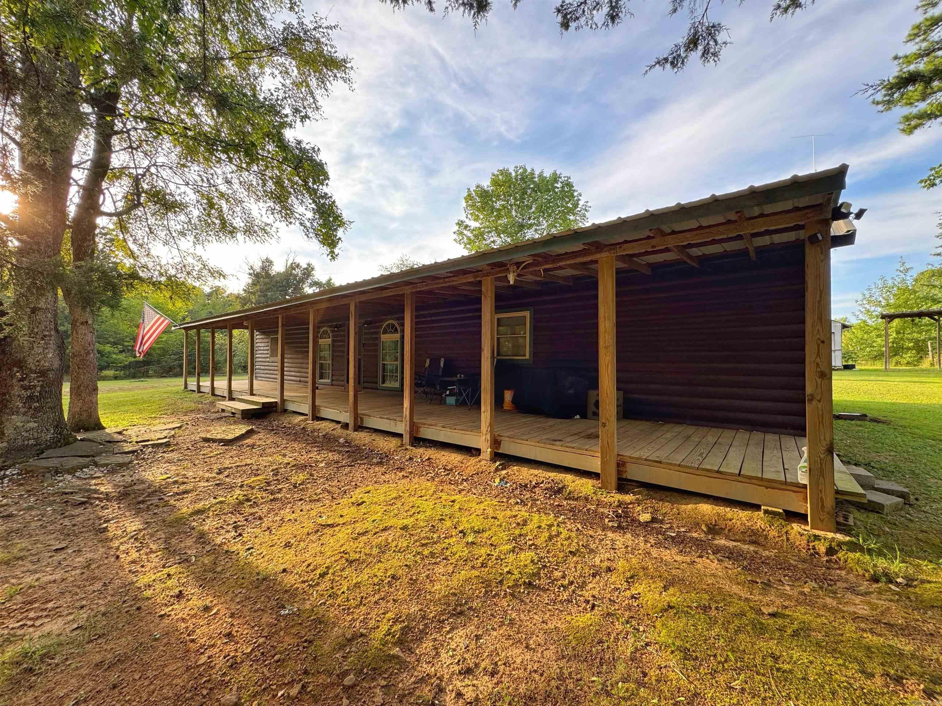 1057 Henderson  Clinton, AR