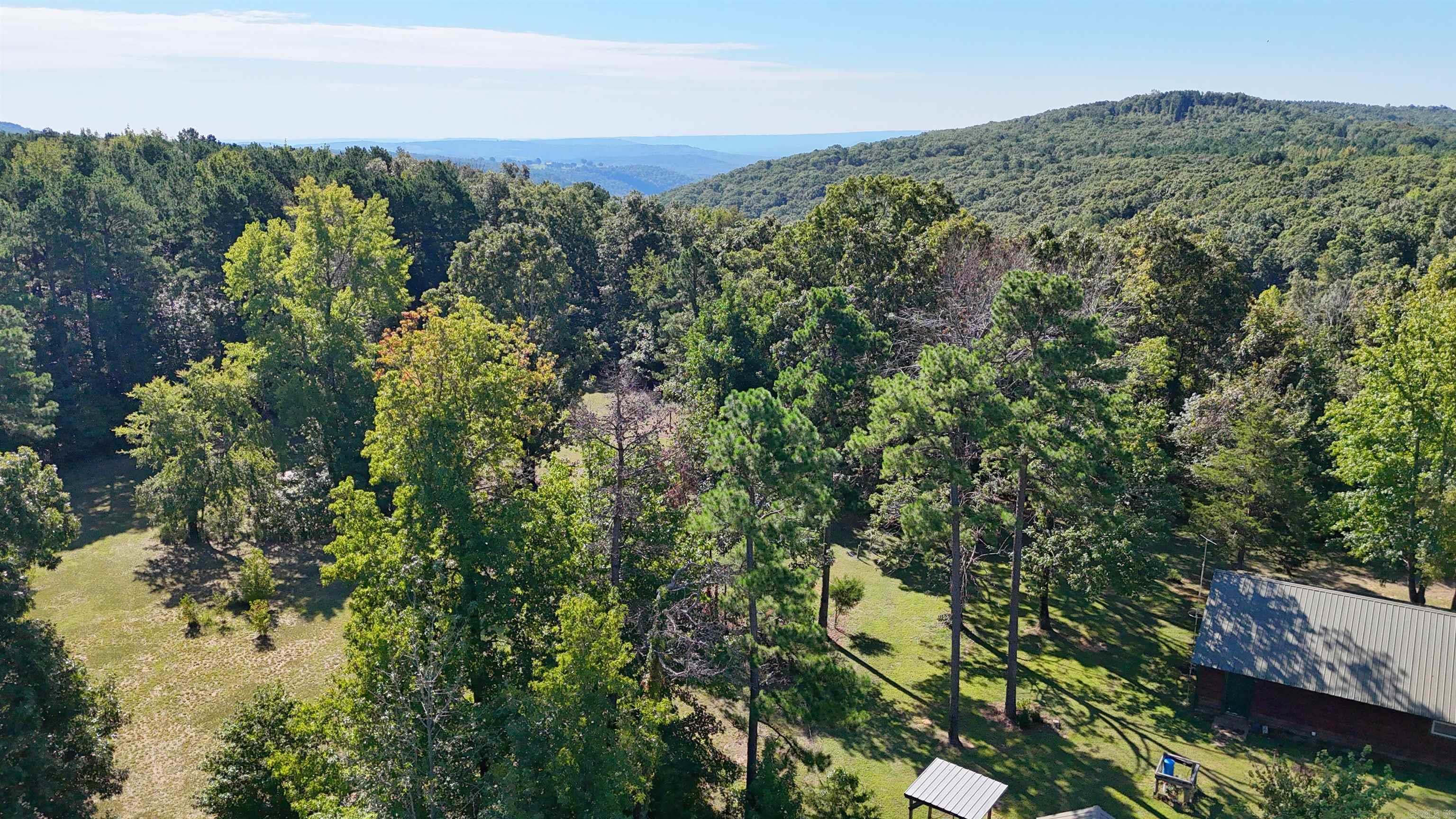1057 Henderson  Clinton, AR