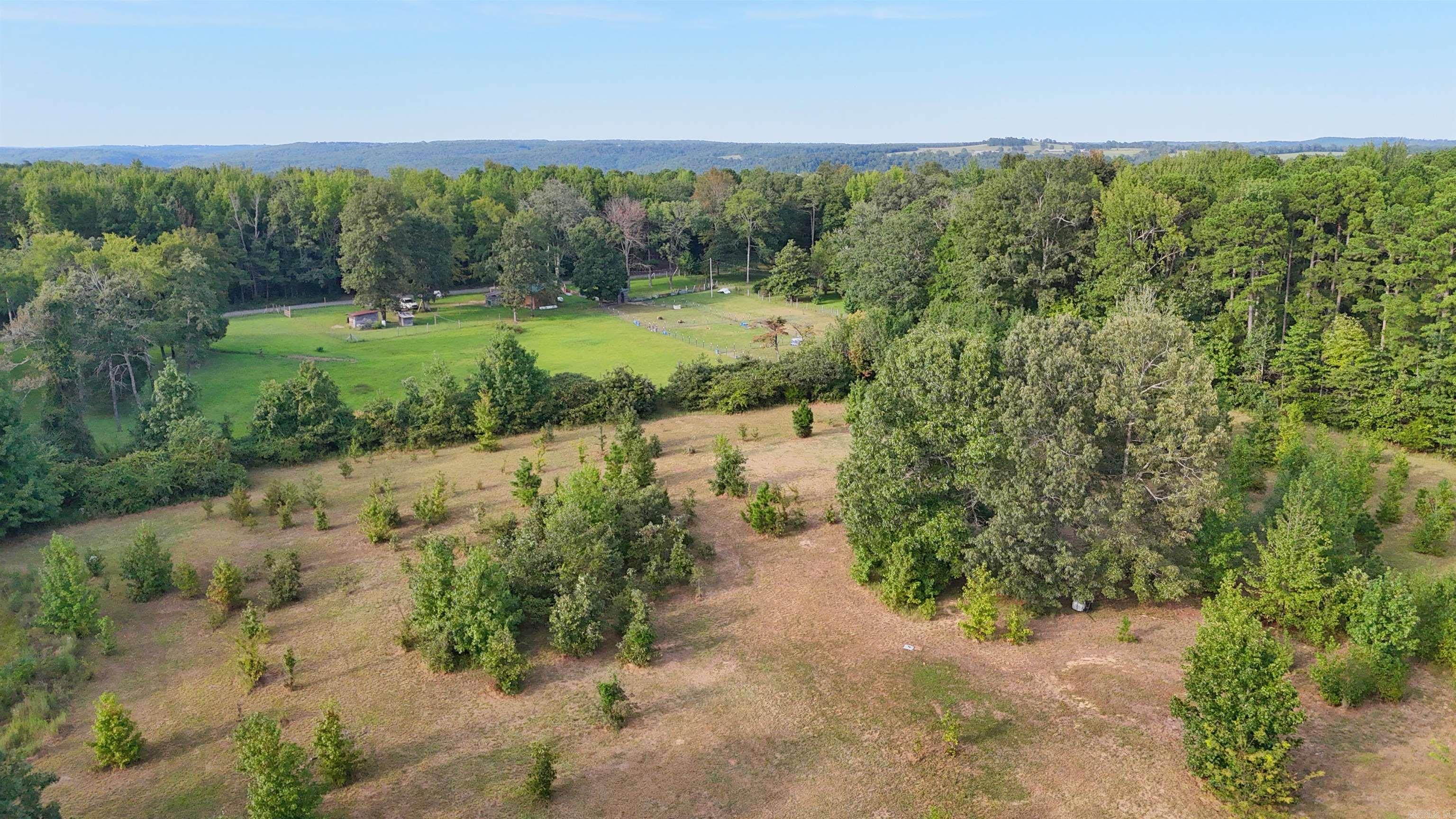 1057 Henderson  Clinton, AR