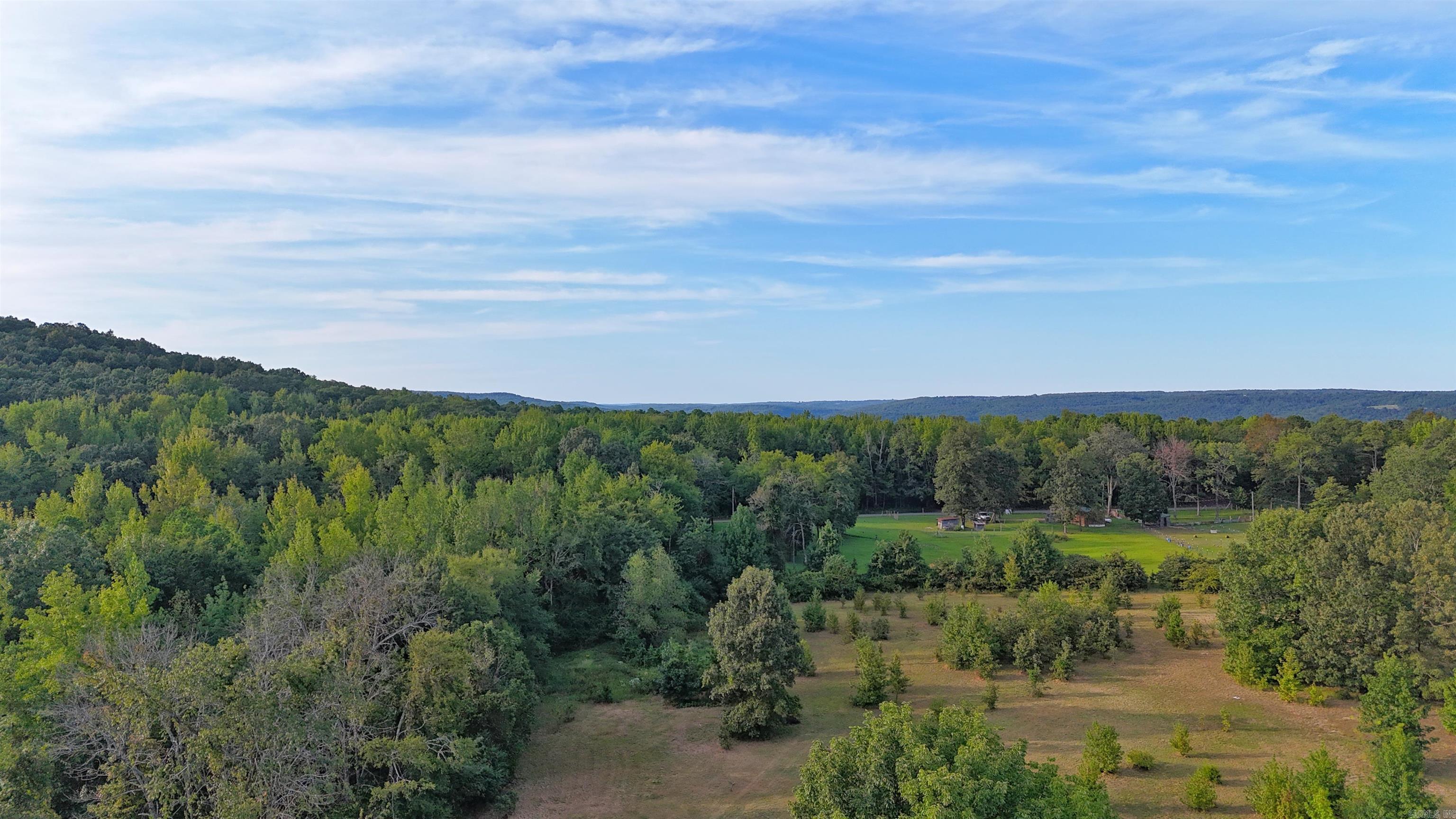1057 Henderson  Clinton, AR
