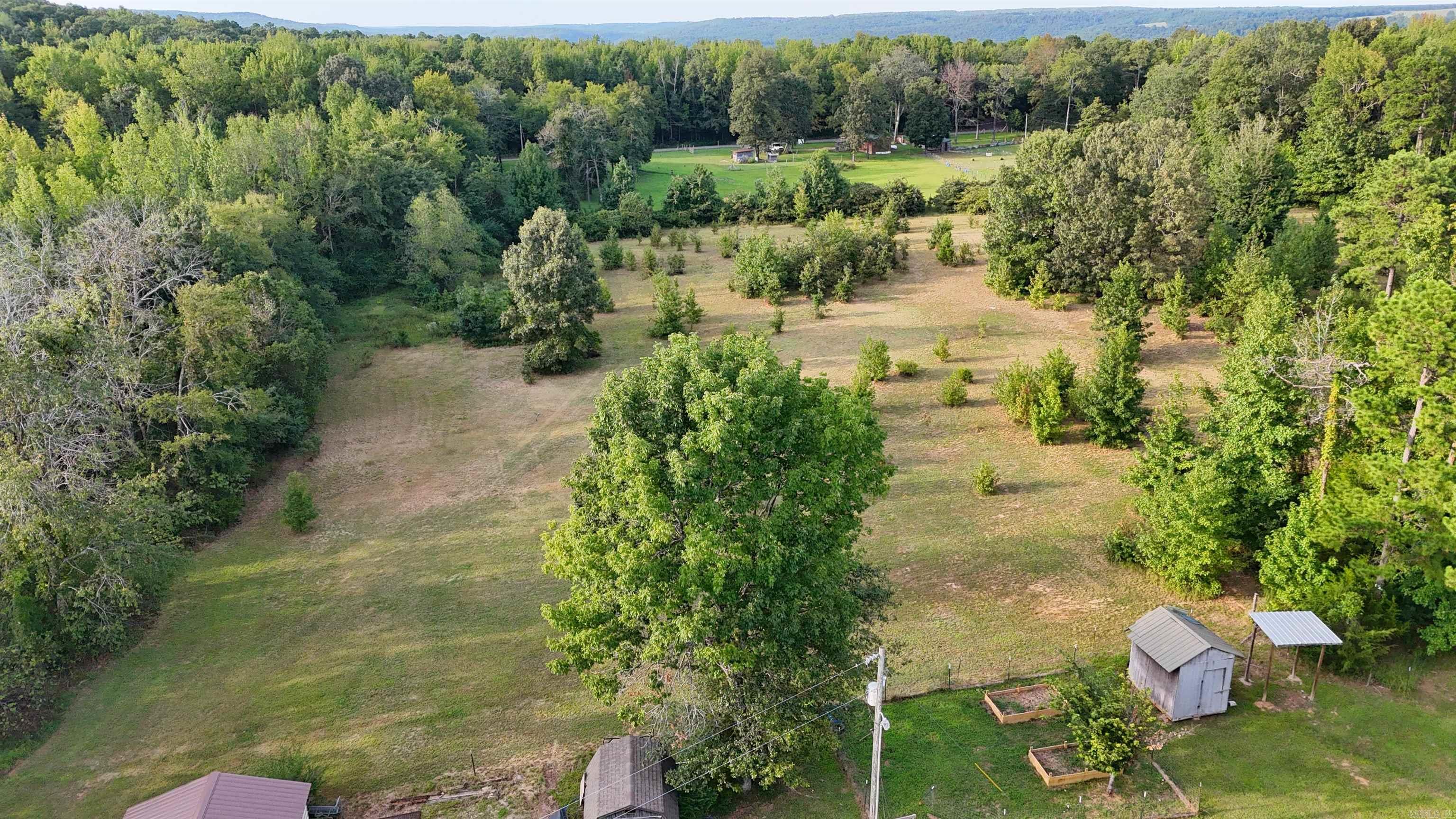 1057 Henderson  Clinton, AR