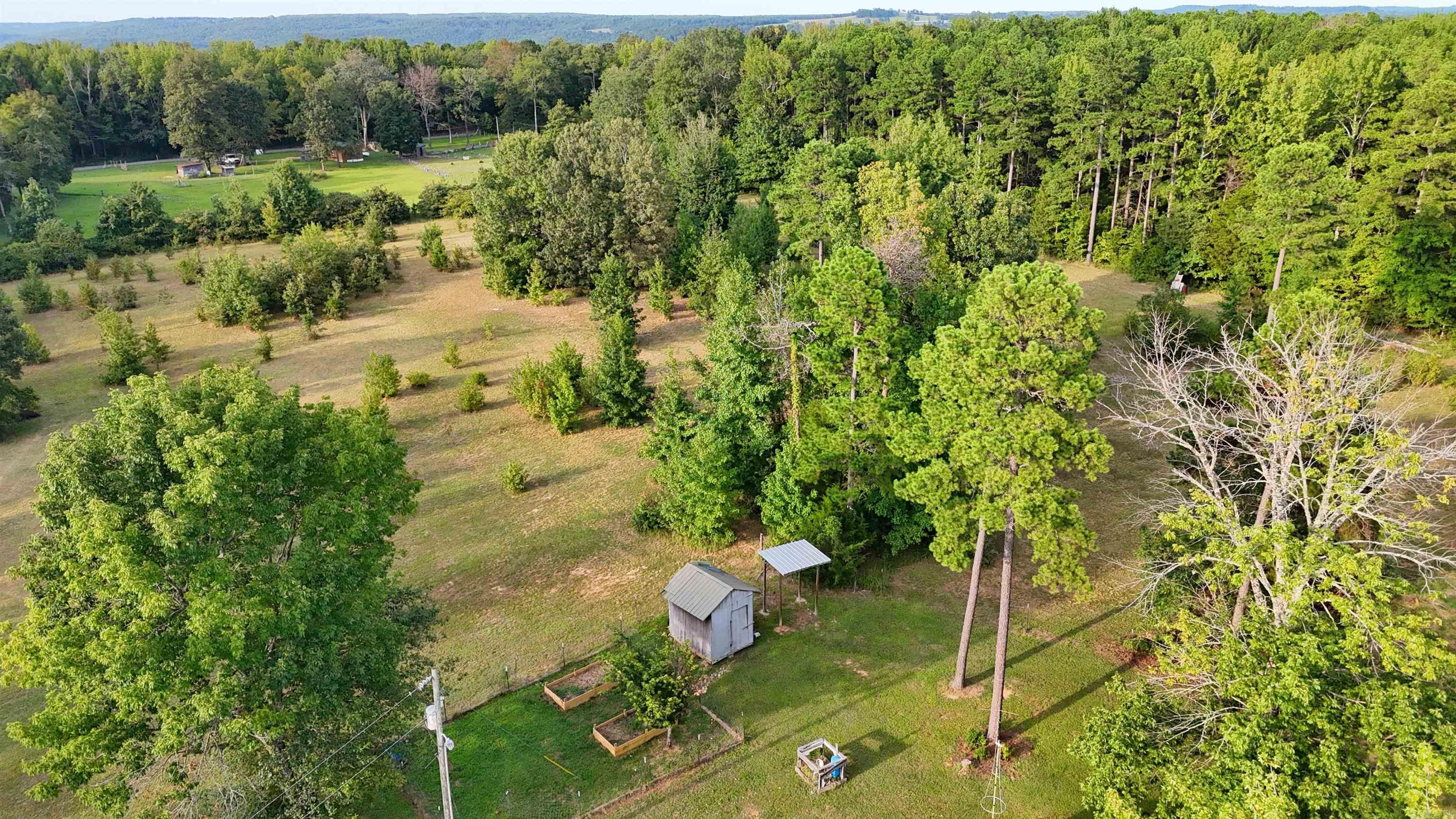 1057 Henderson  Clinton, AR