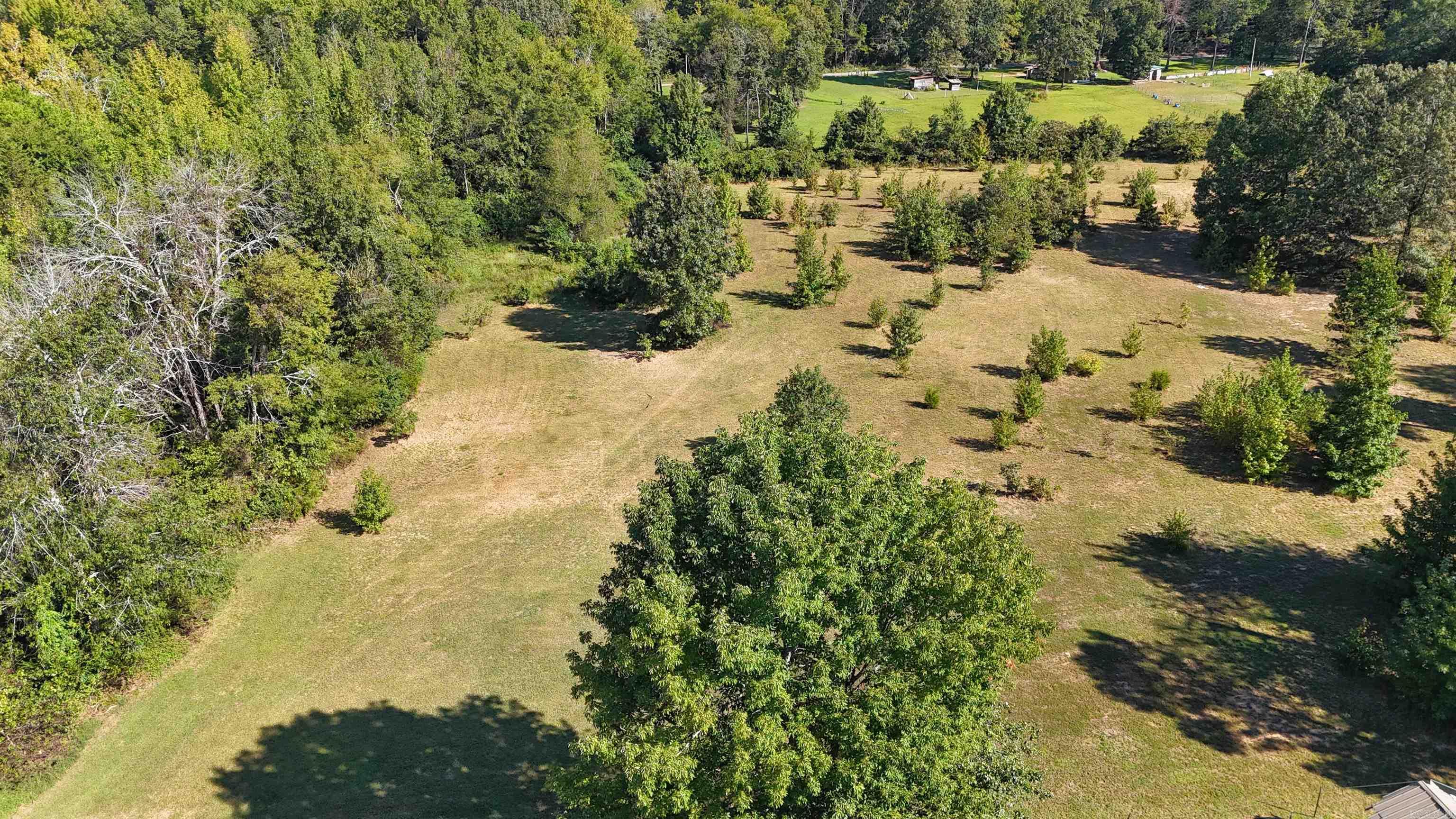 1057 Henderson  Clinton, AR