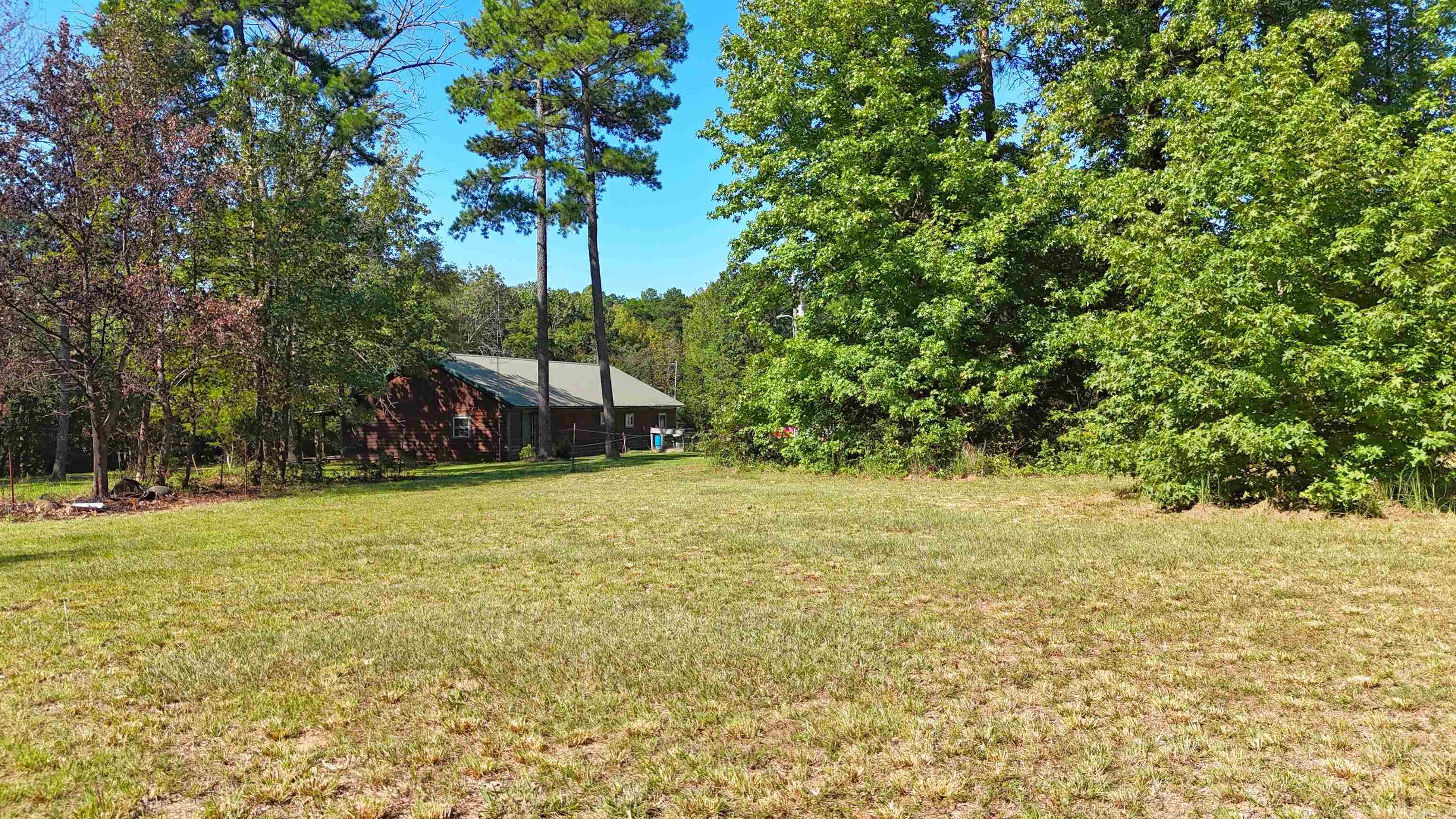 1057 Henderson  Clinton, AR