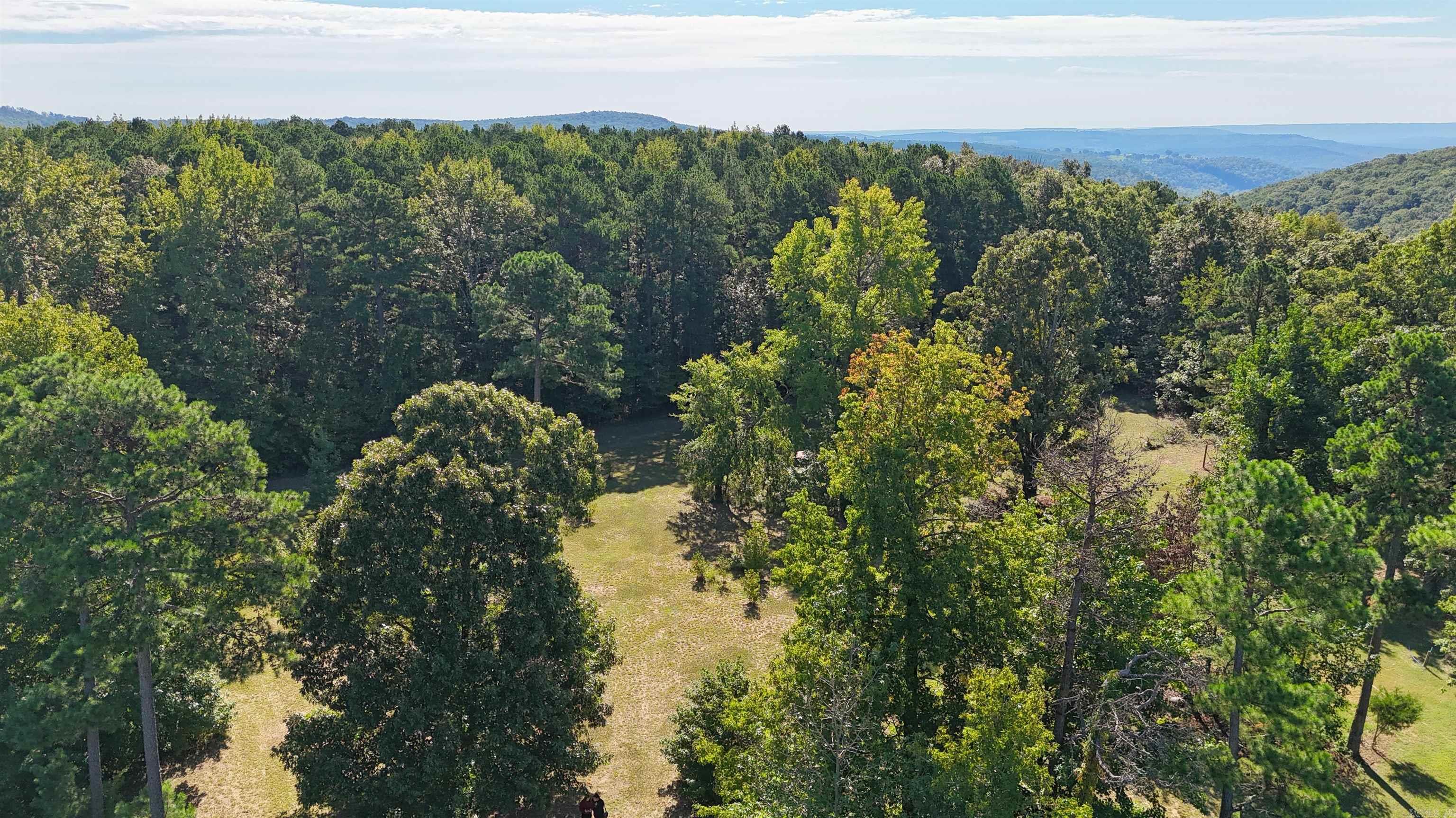 1057 Henderson  Clinton, AR