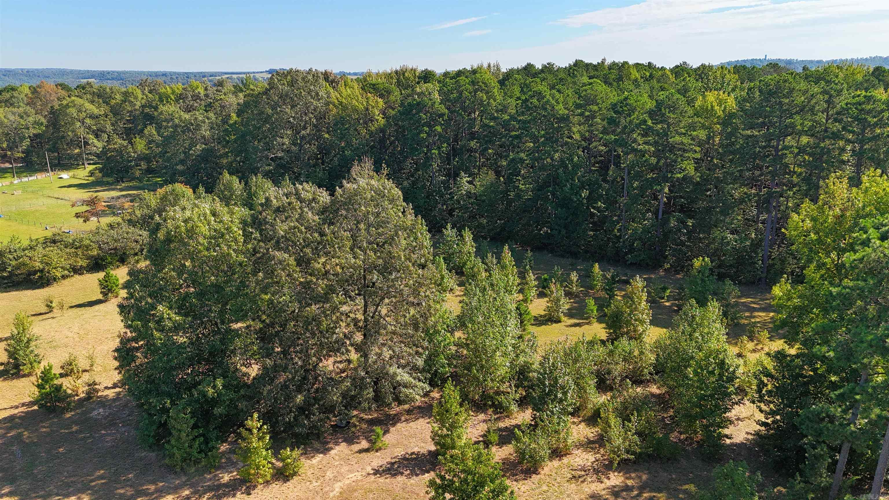 1057 Henderson  Clinton, AR