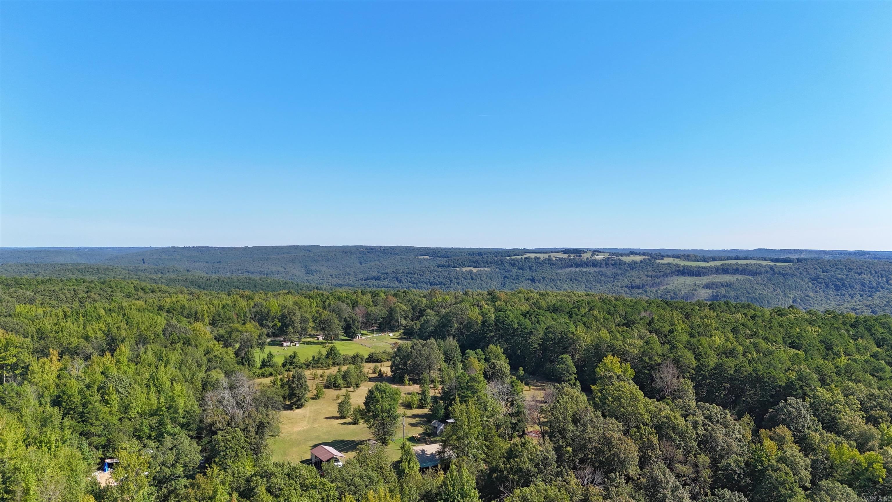 1057 Henderson  Clinton, AR
