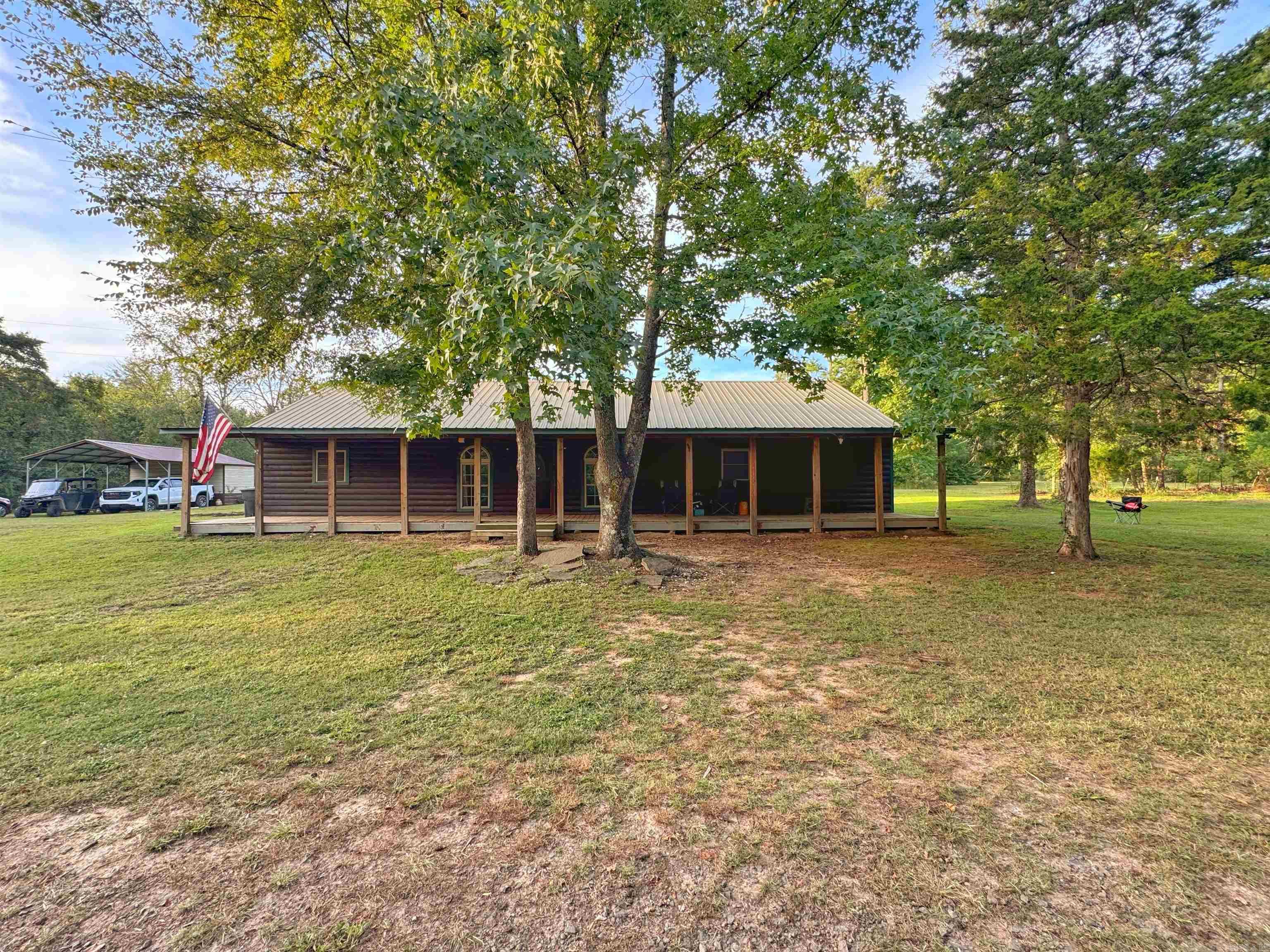 1057 Henderson  Clinton, AR
