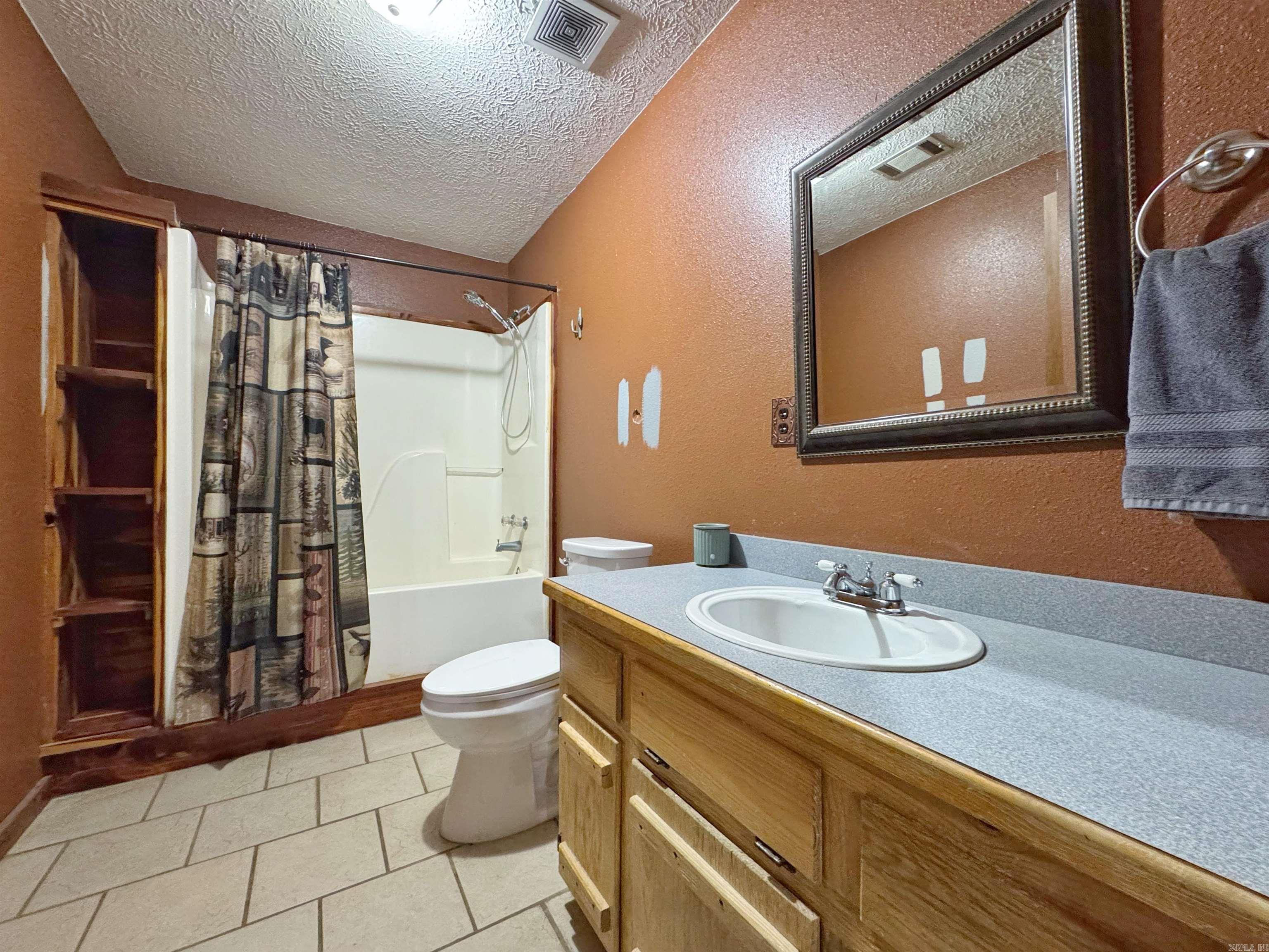 1057 Henderson  Clinton, AR