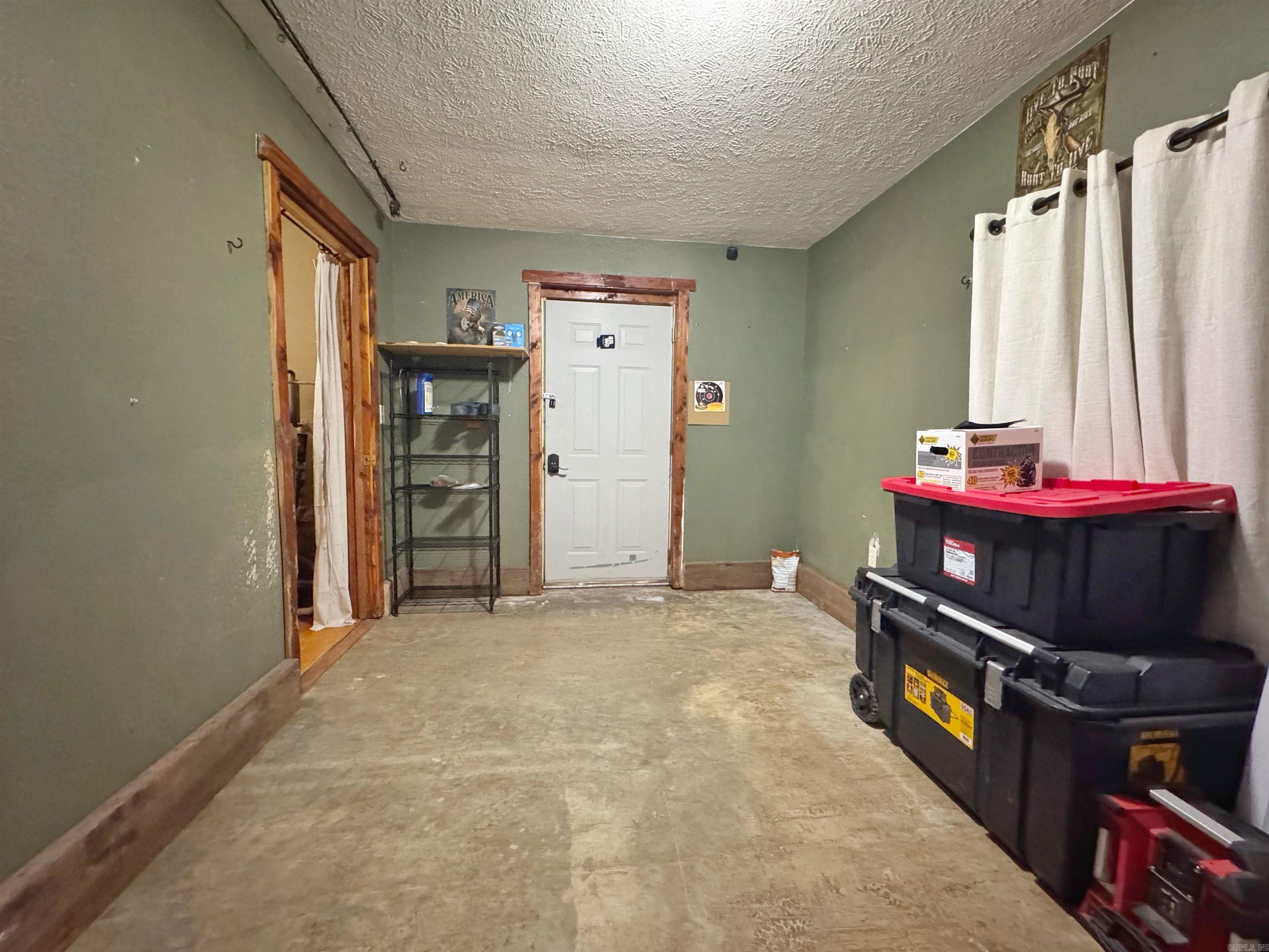 1057 Henderson  Clinton, AR