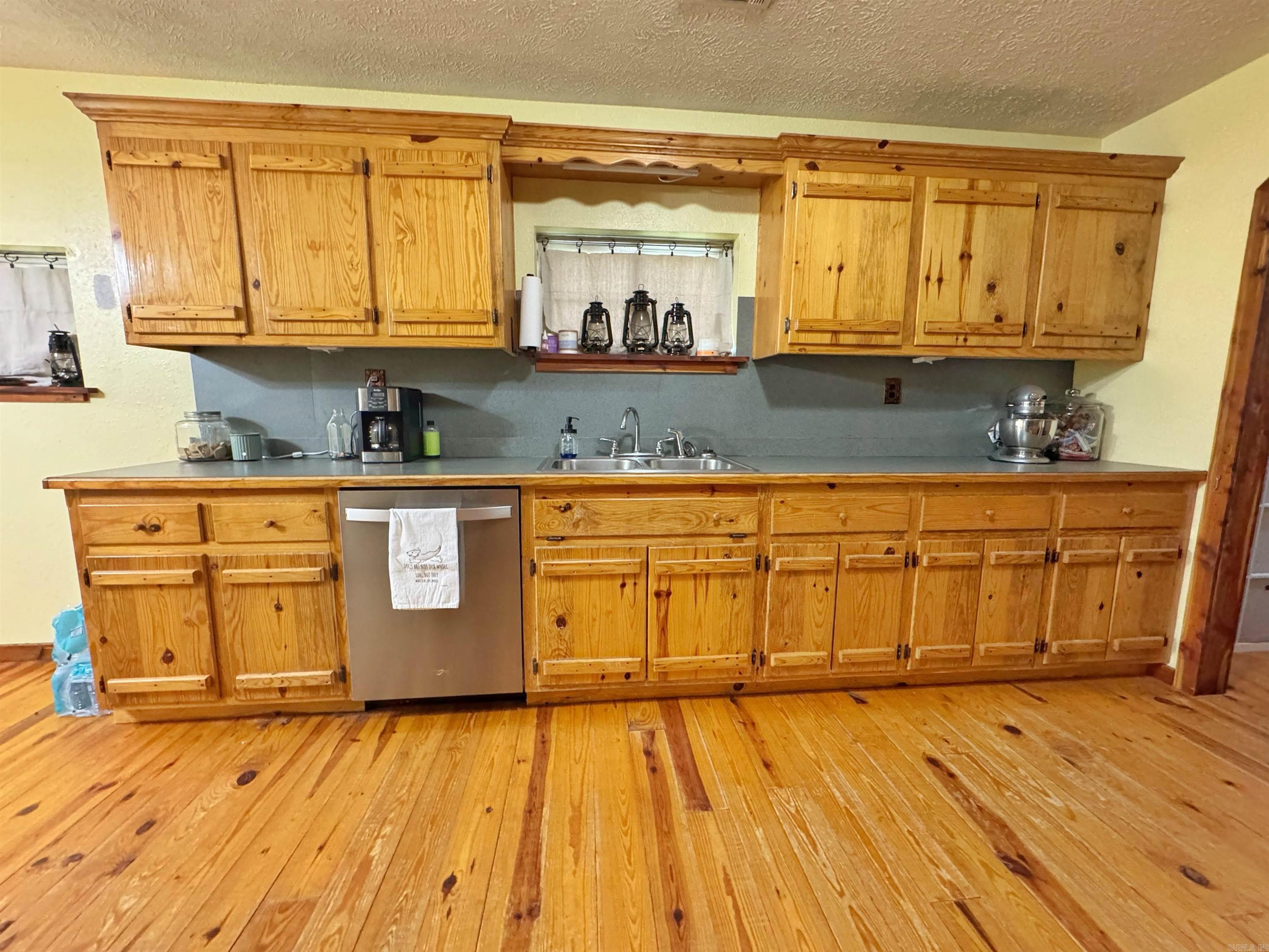 1057 Henderson  Clinton, AR