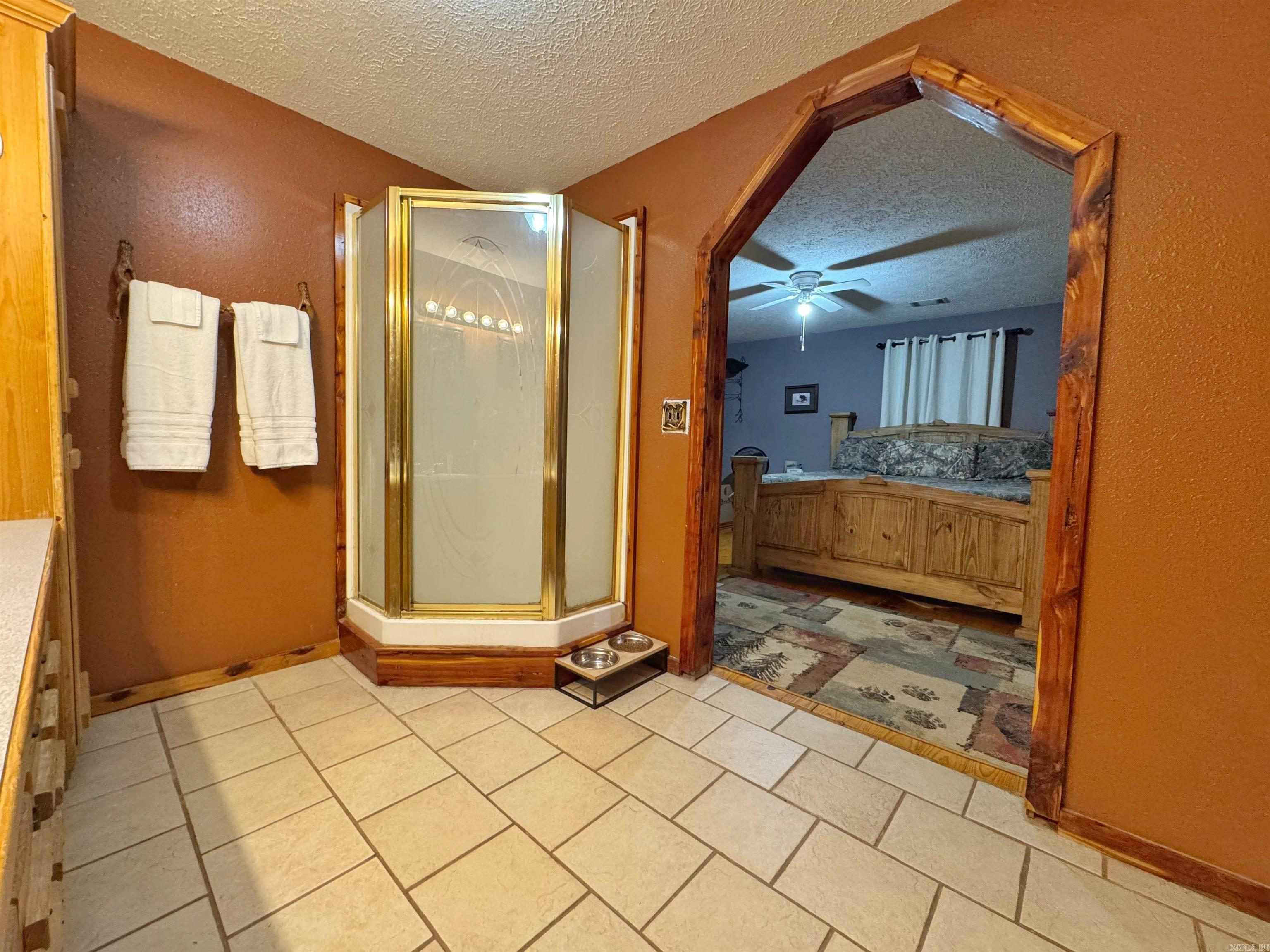1057 Henderson  Clinton, AR