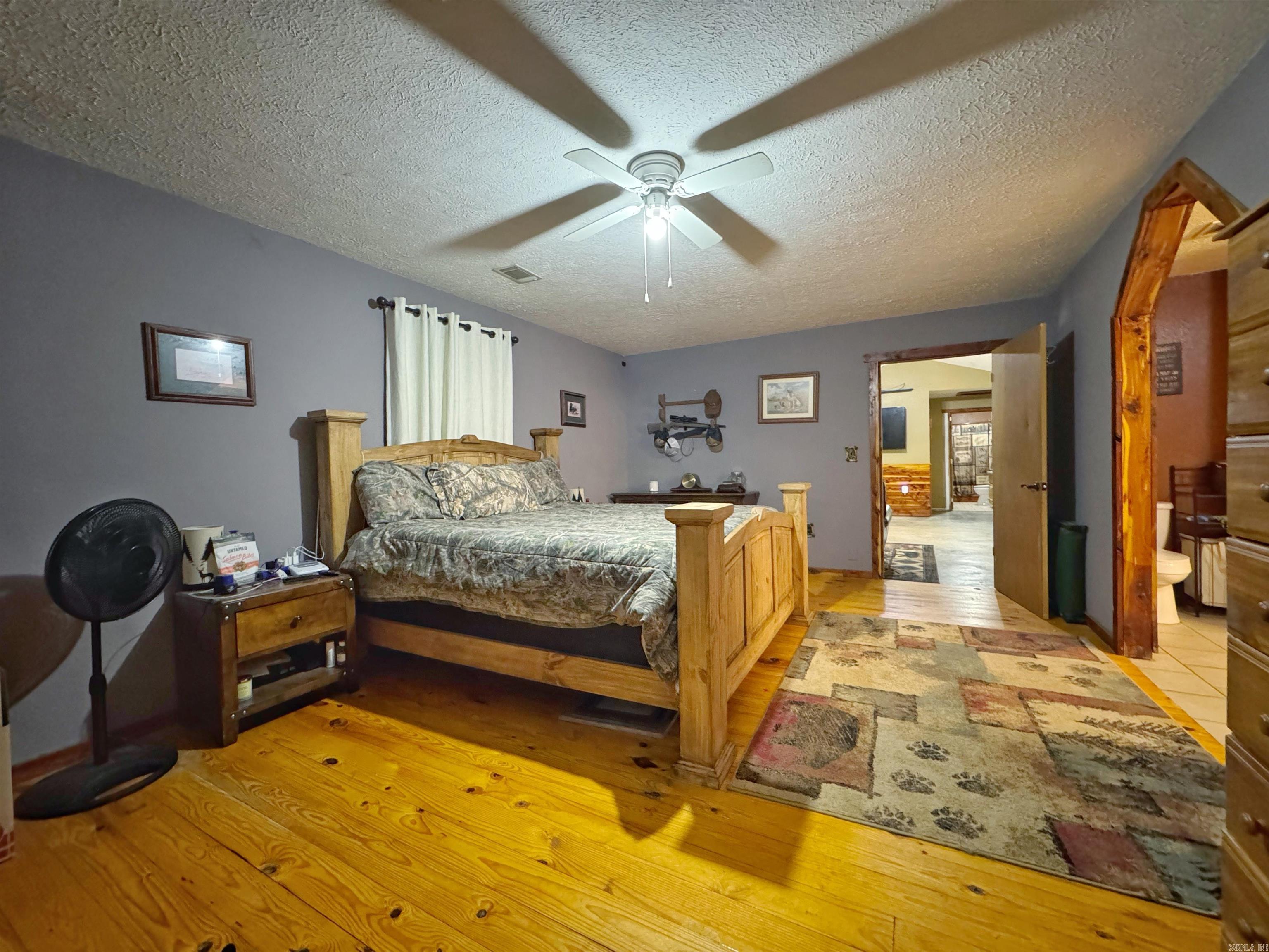 1057 Henderson  Clinton, AR