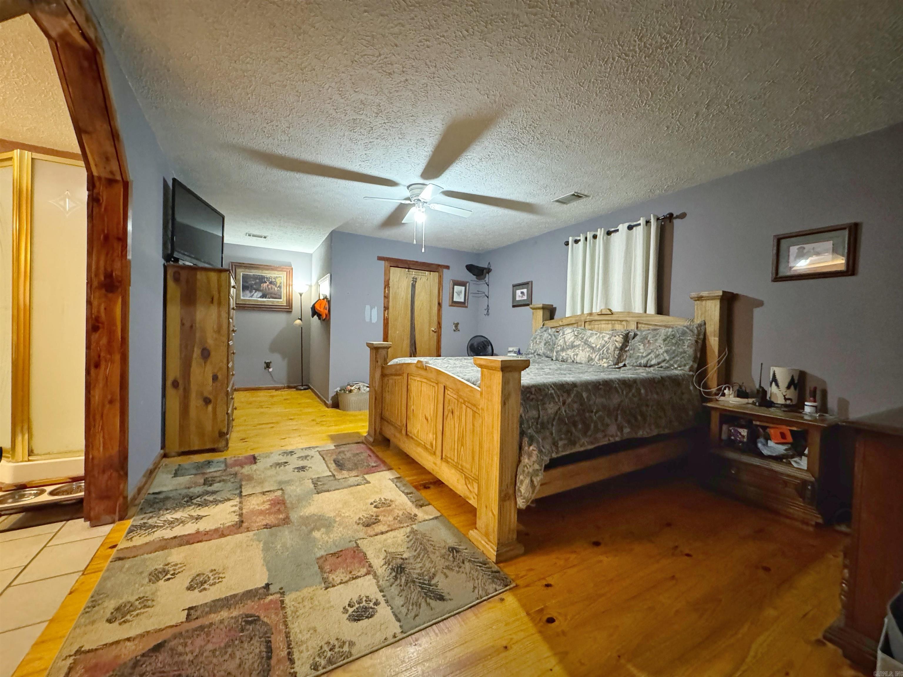 1057 Henderson  Clinton, AR