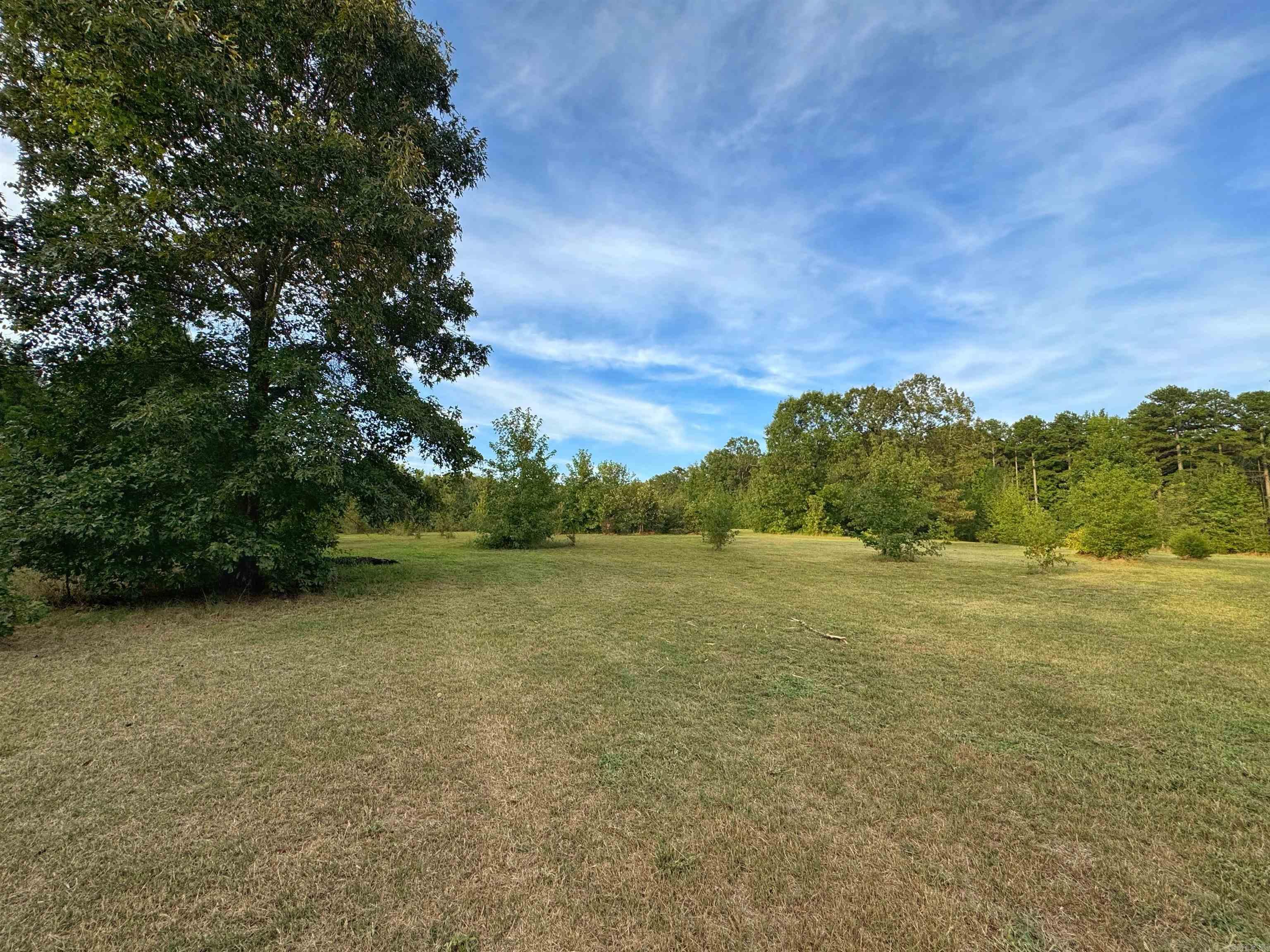 1057 Henderson  Clinton, AR