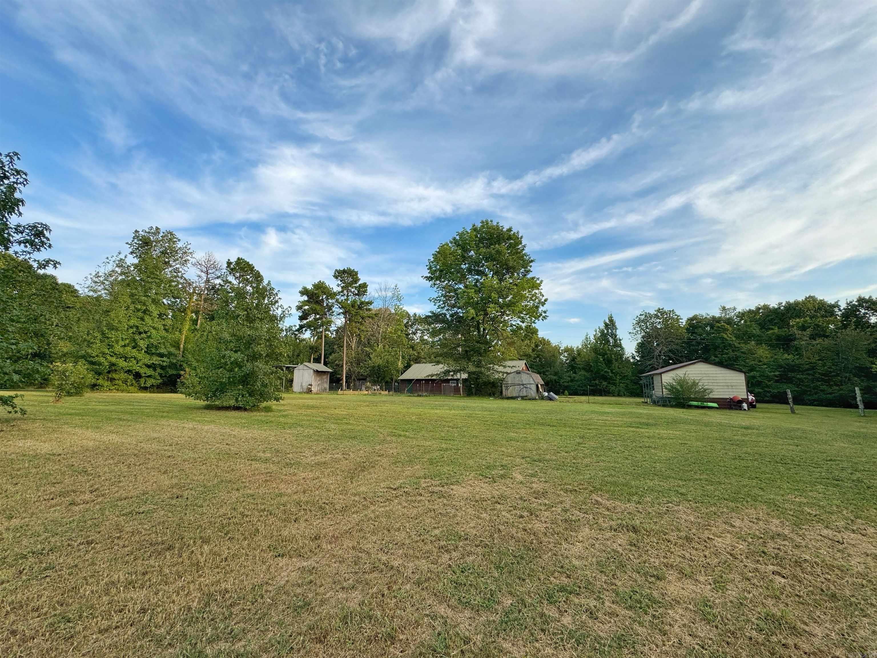 1057 Henderson  Clinton, AR