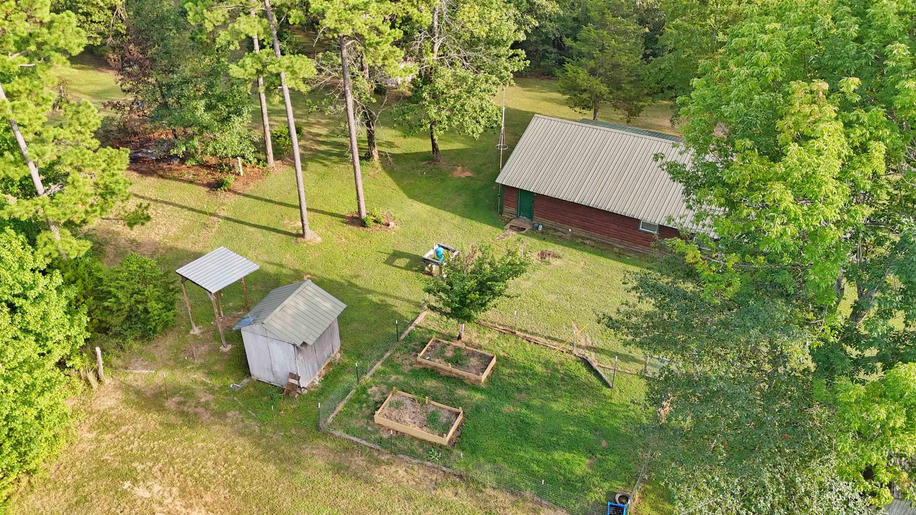 1057 Henderson  Clinton, AR