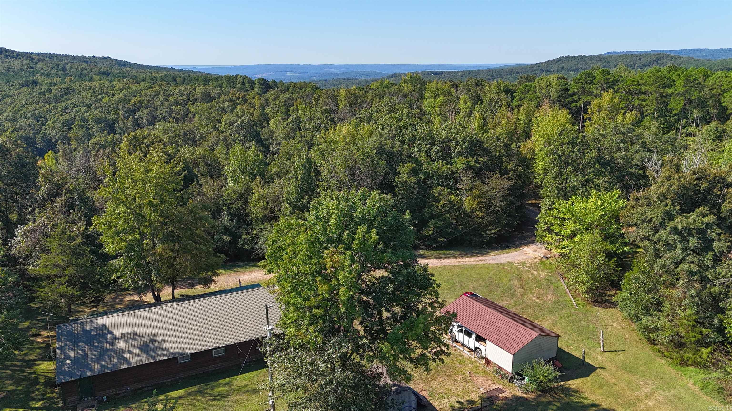 1057 Henderson  Clinton, AR