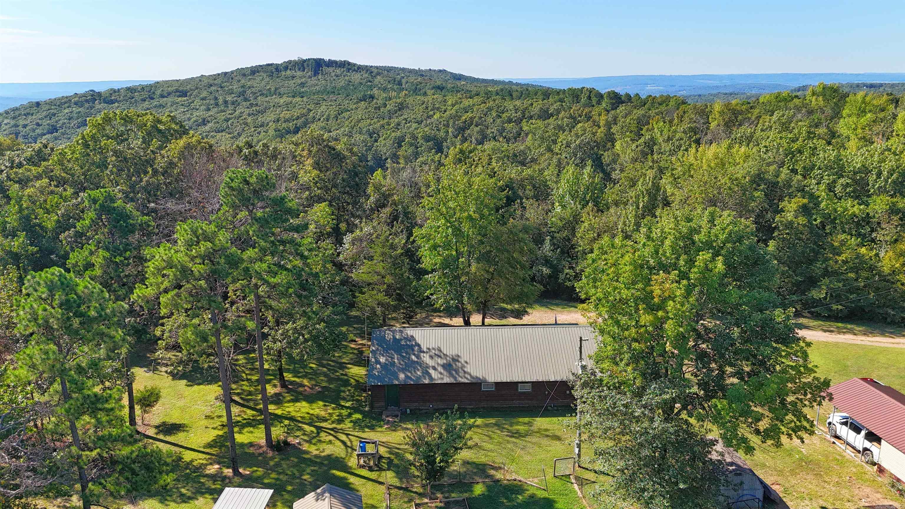 1057 Henderson  Clinton, AR