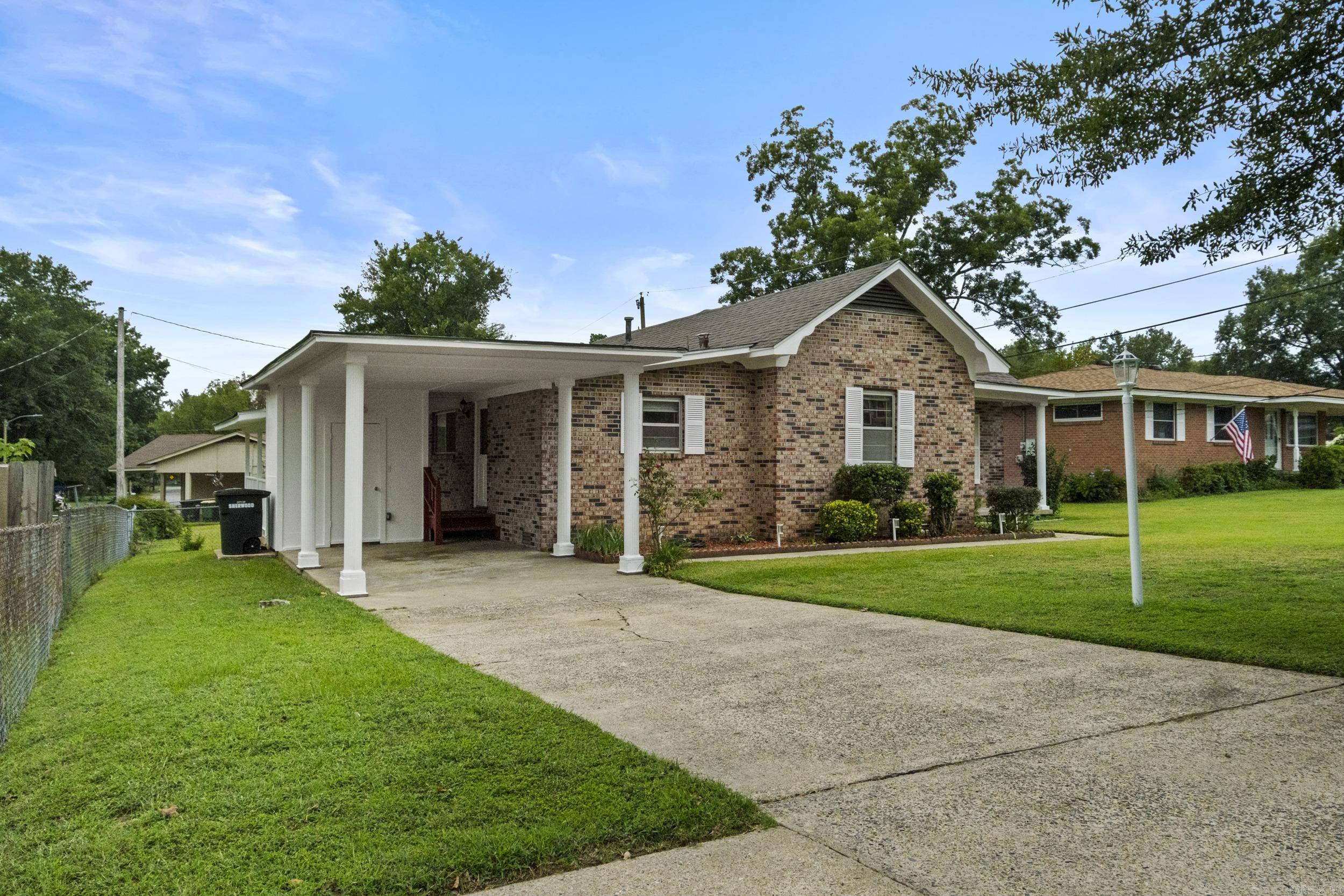 1926 E Lee  Sherwood, AR