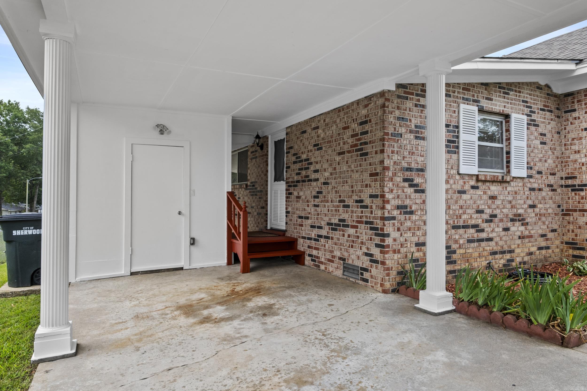 1926 E Lee  Sherwood, AR