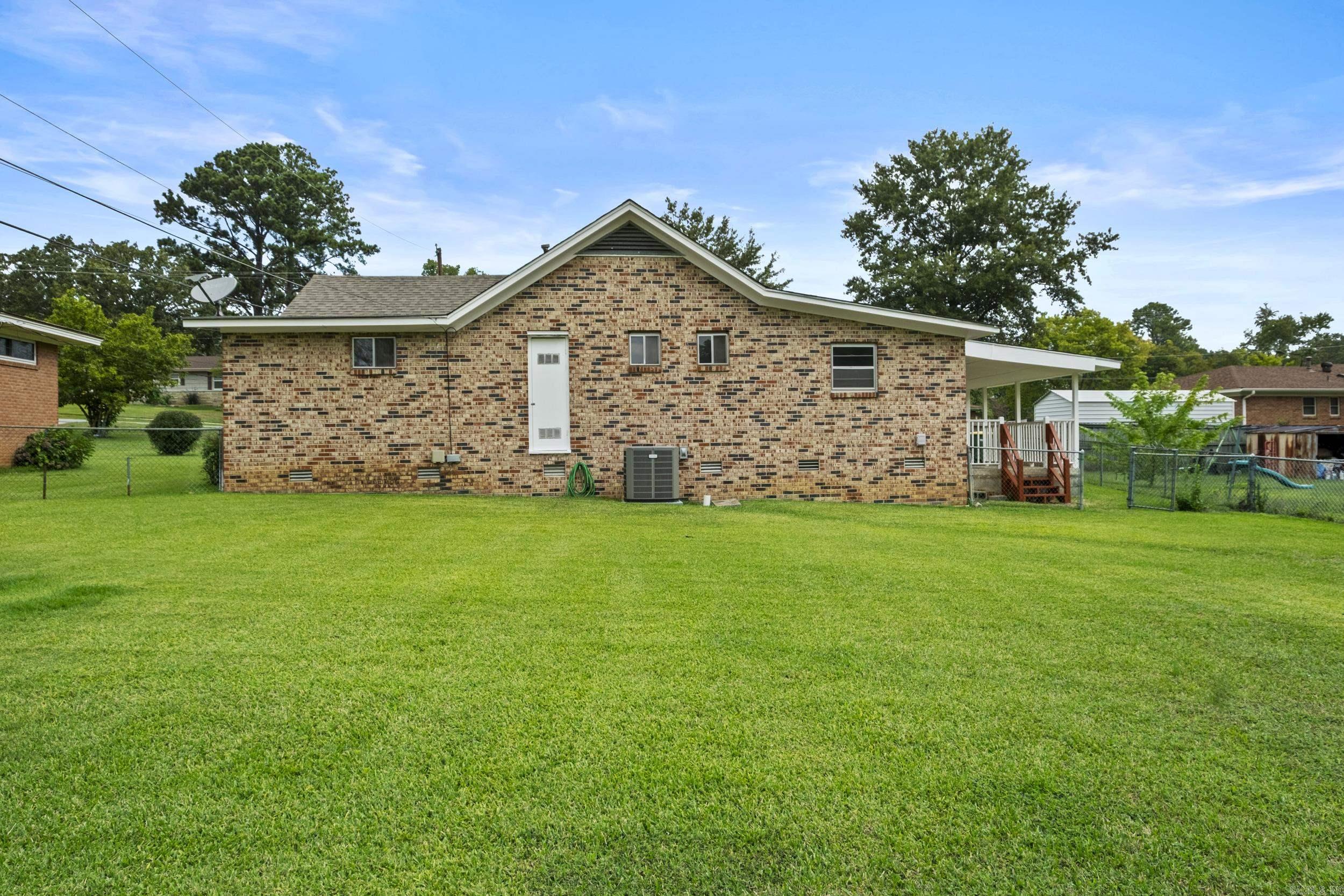 1926 E Lee  Sherwood, AR