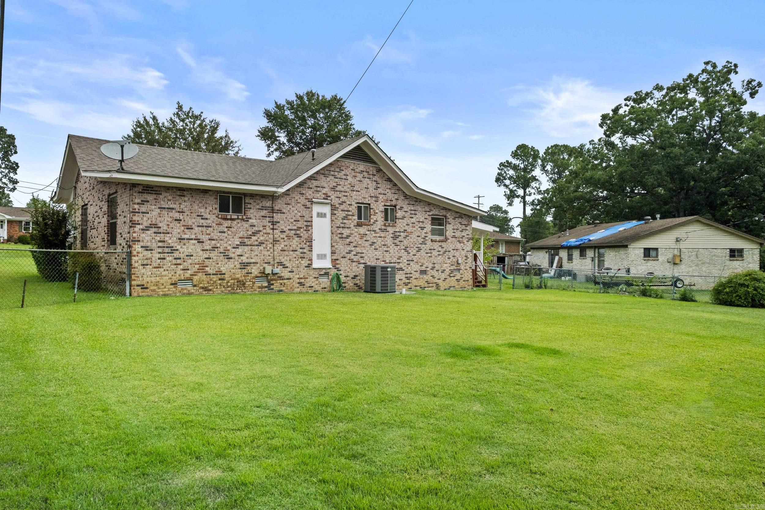 1926 E Lee  Sherwood, AR
