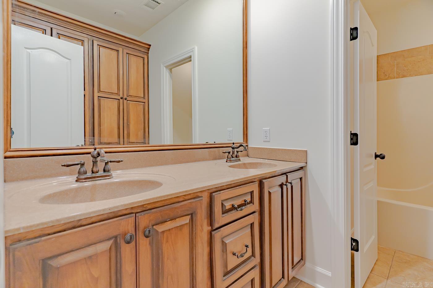 4405 Woodcrest Dr  Jonesboro, AR