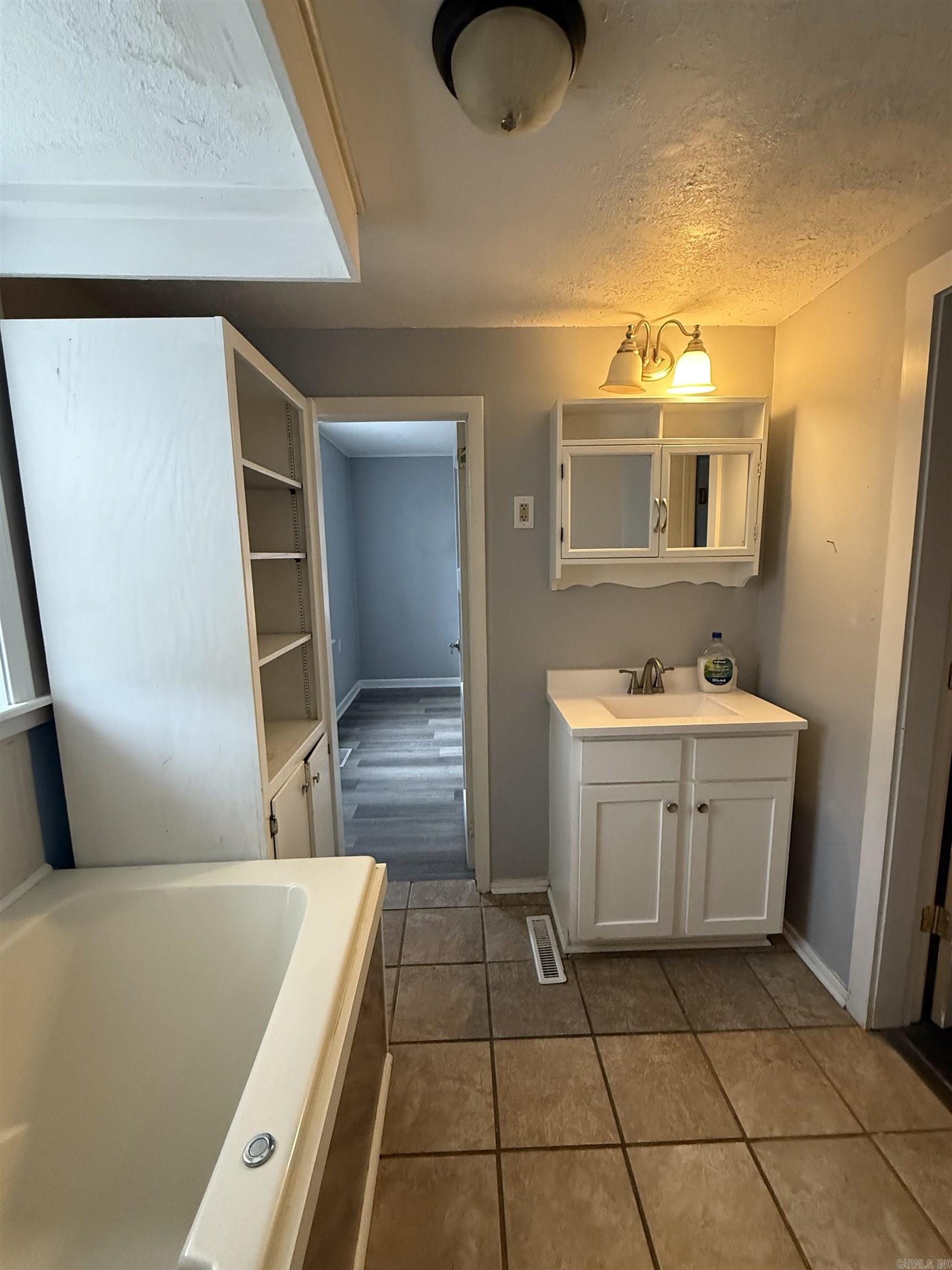 505 Country Club  Searcy, AR