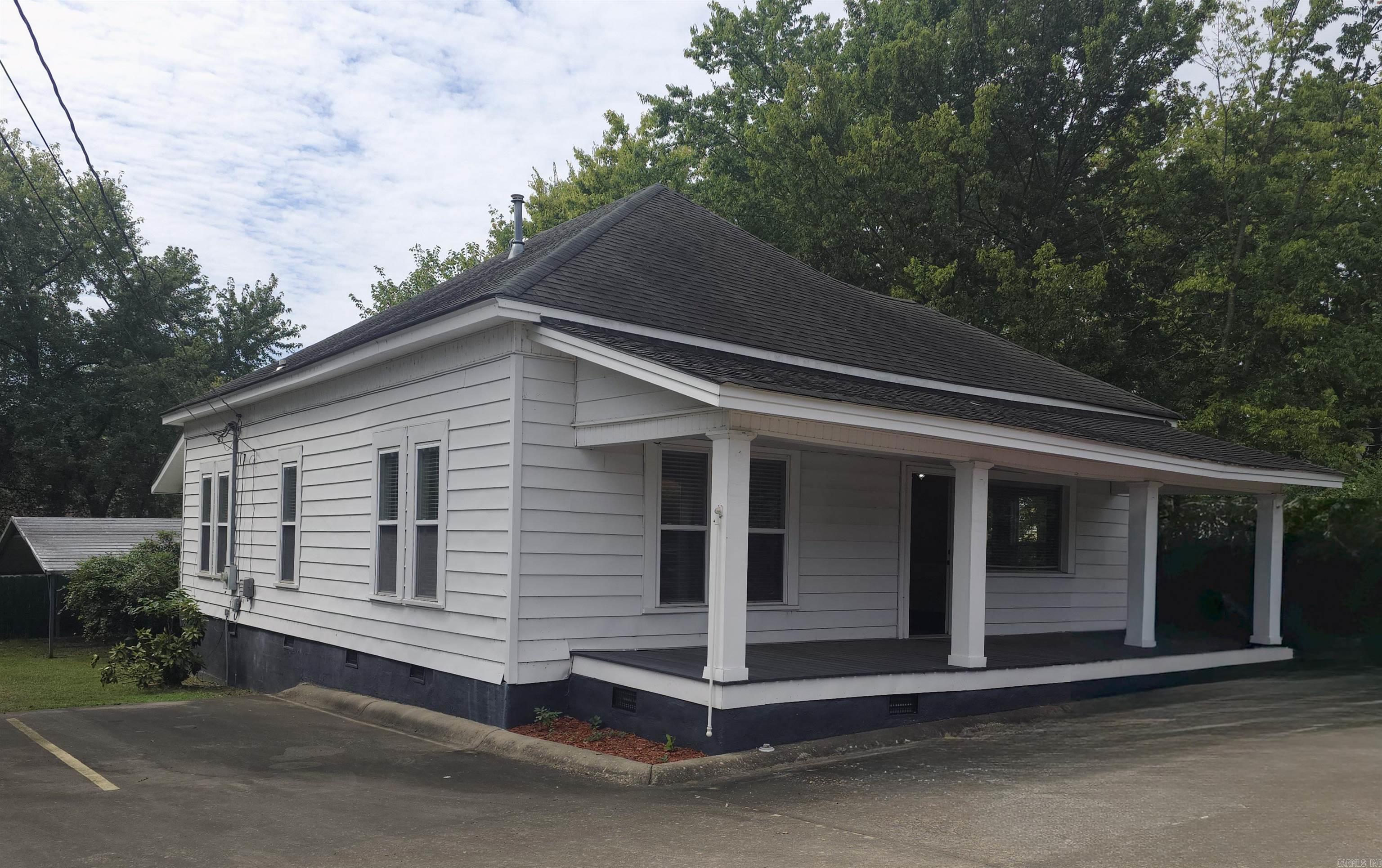 1301 W Main  Clarksville, AR