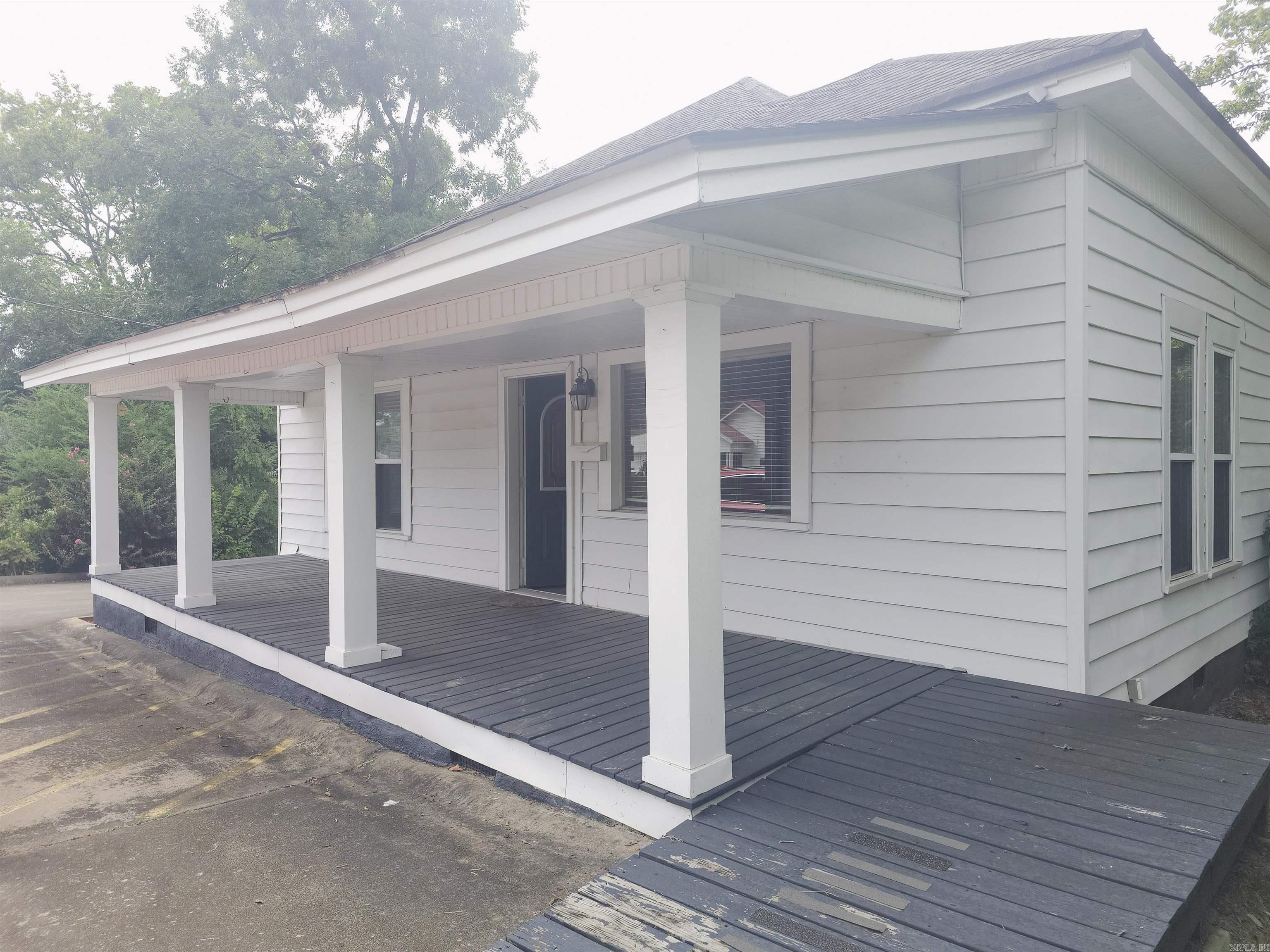 1301 W Main  Clarksville, AR
