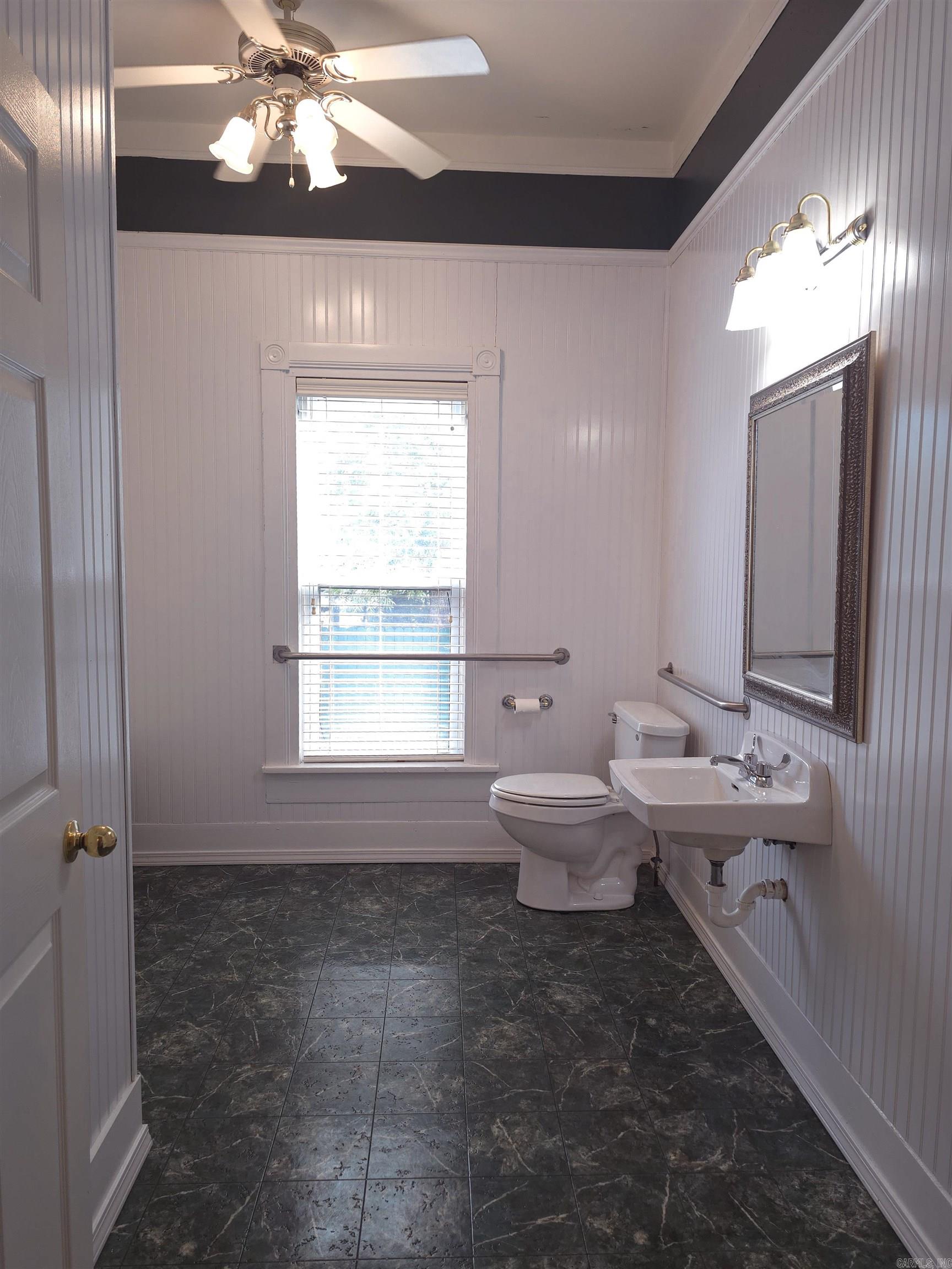 1301 W Main  Clarksville, AR