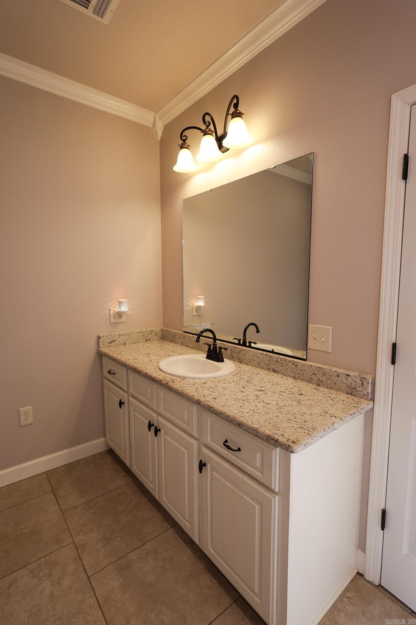 208 Rexanne Dr  Hampton, AR