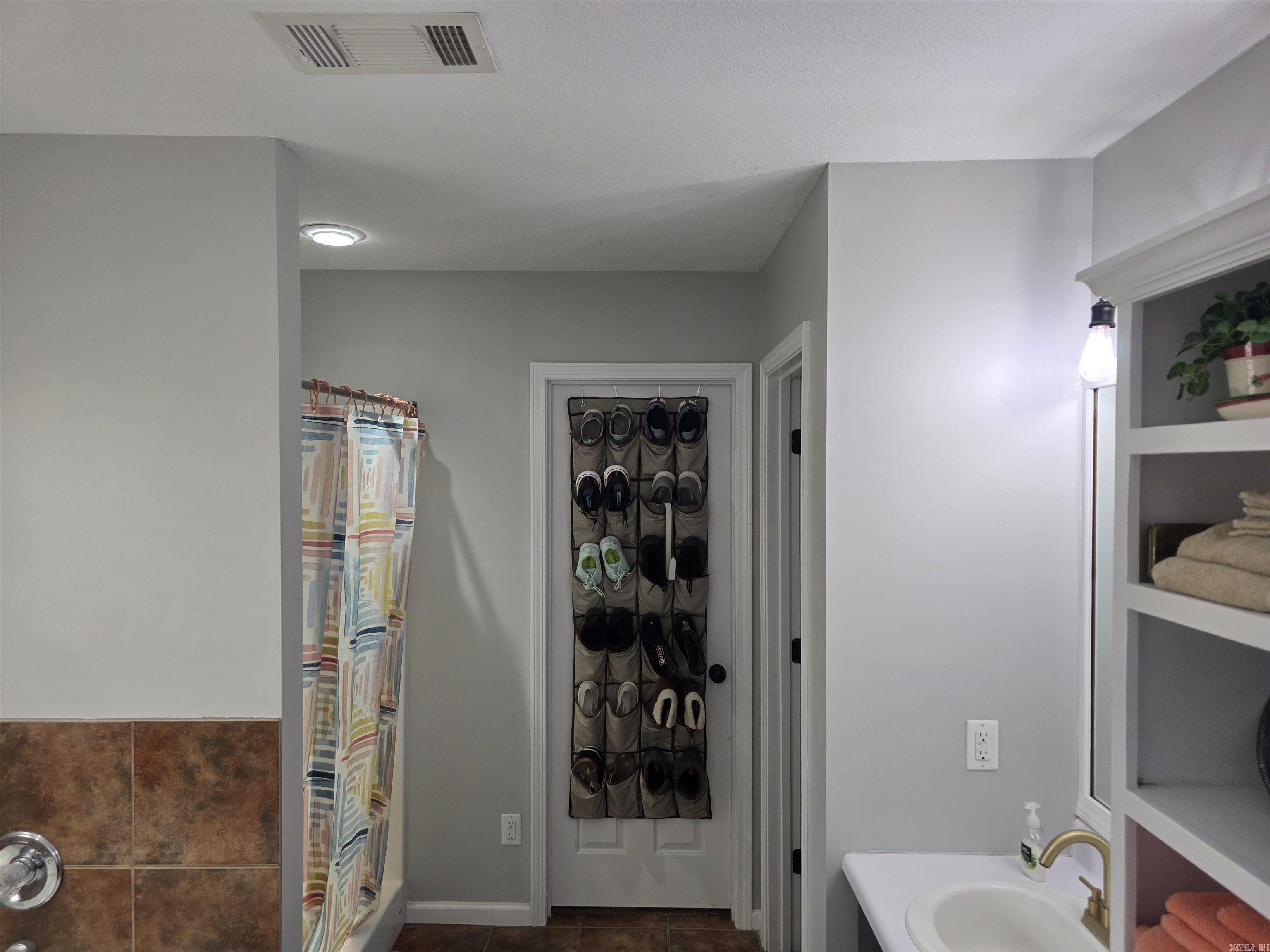 6024 Whitecliff  Jonesboro, AR