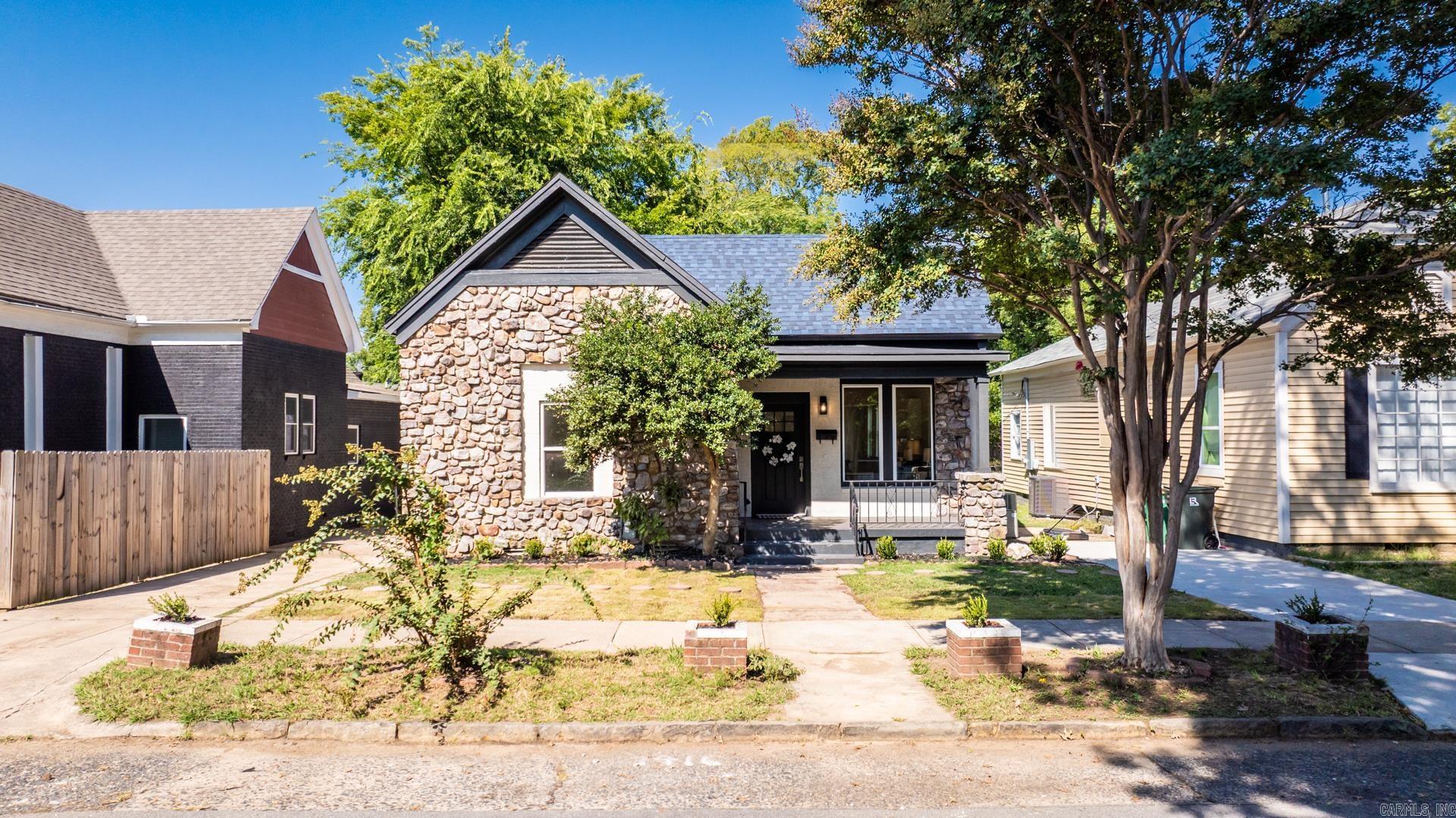 1416 S Izard  Little Rock, AR