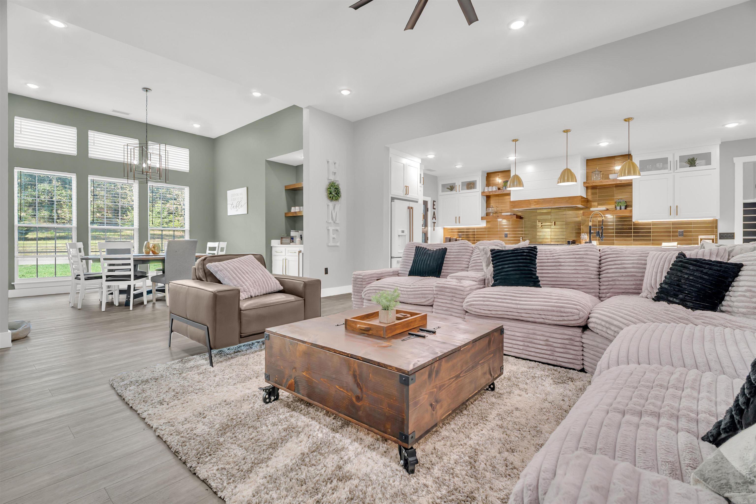 1708 E Holloway  Morrilton, AR