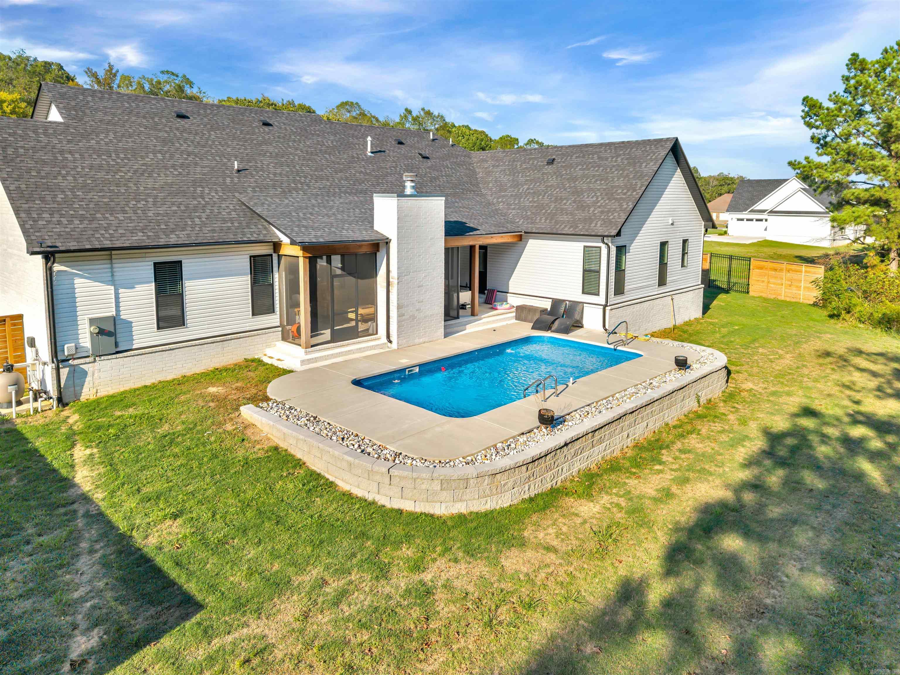 1708 E Holloway  Morrilton, AR