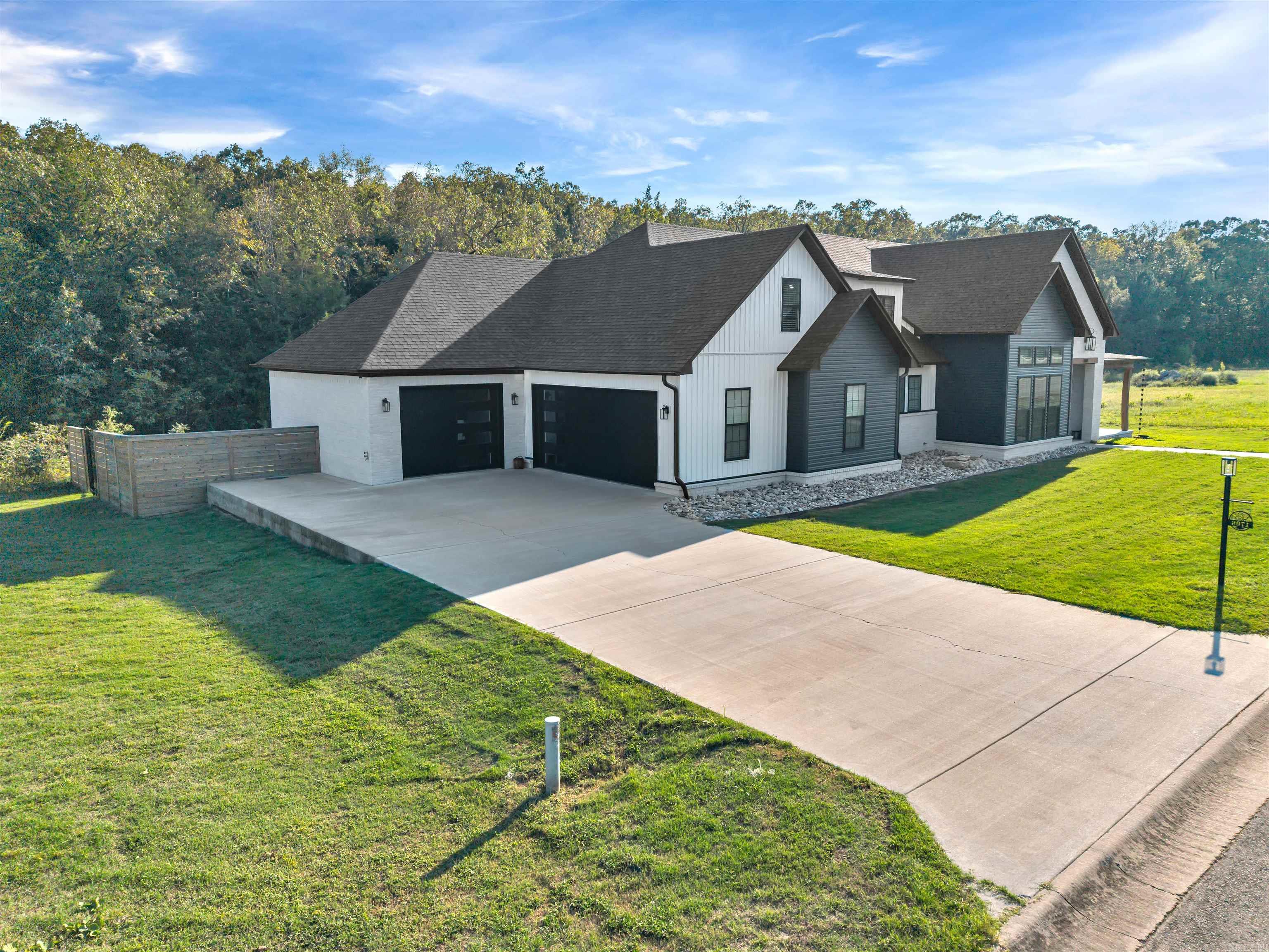 1708 E Holloway  Morrilton, AR
