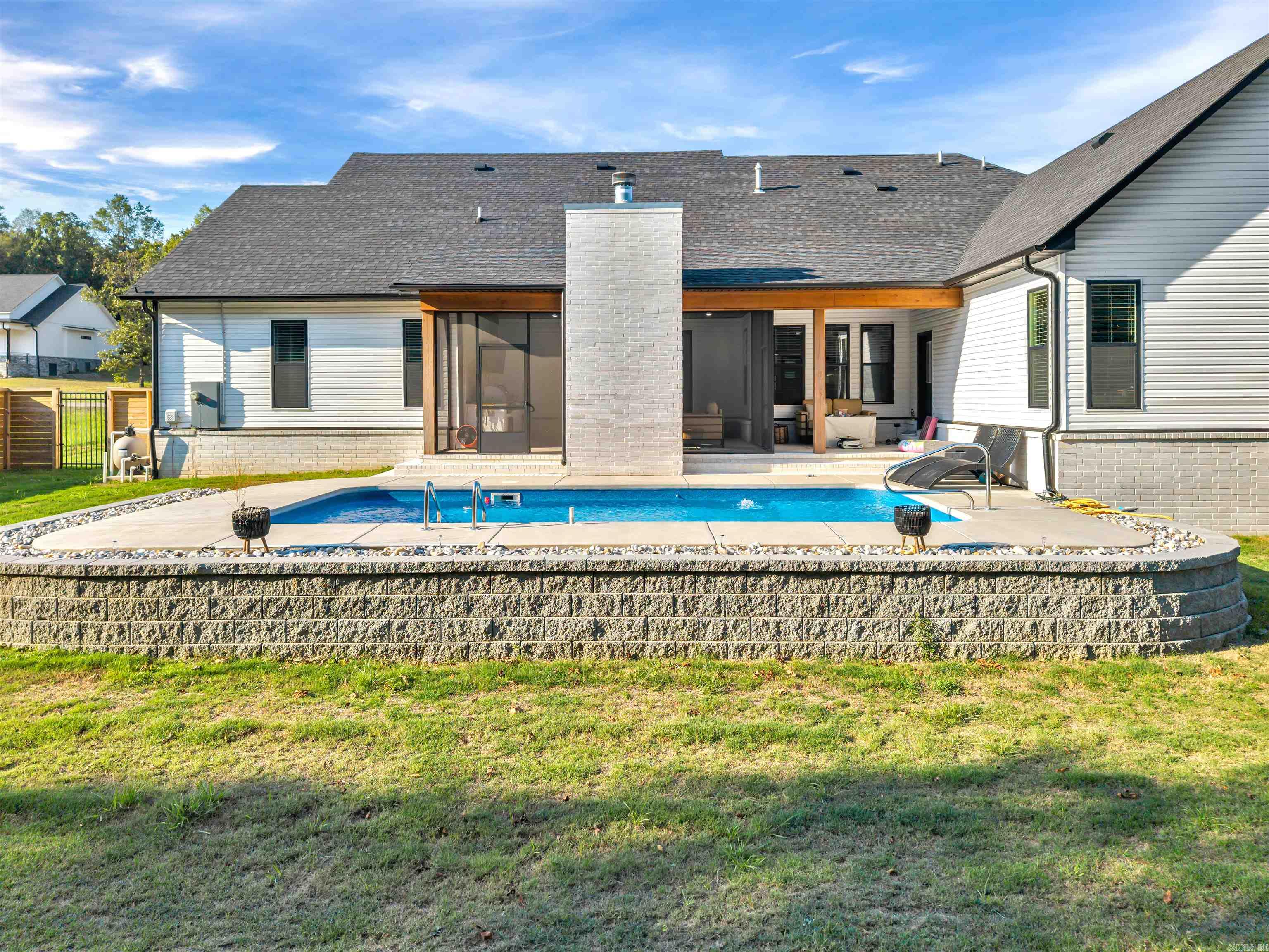 1708 E Holloway  Morrilton, AR