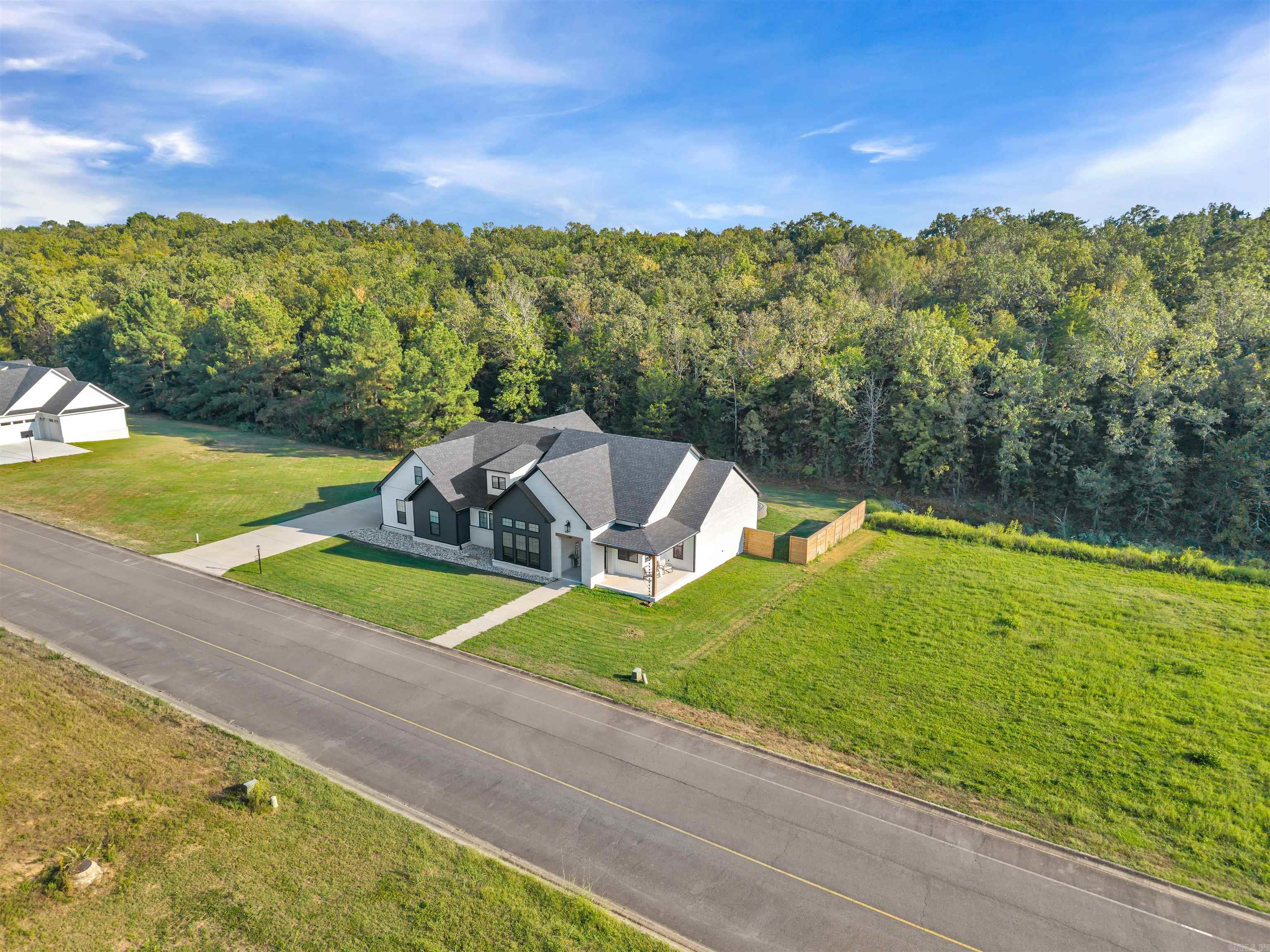 1708 E Holloway  Morrilton, AR